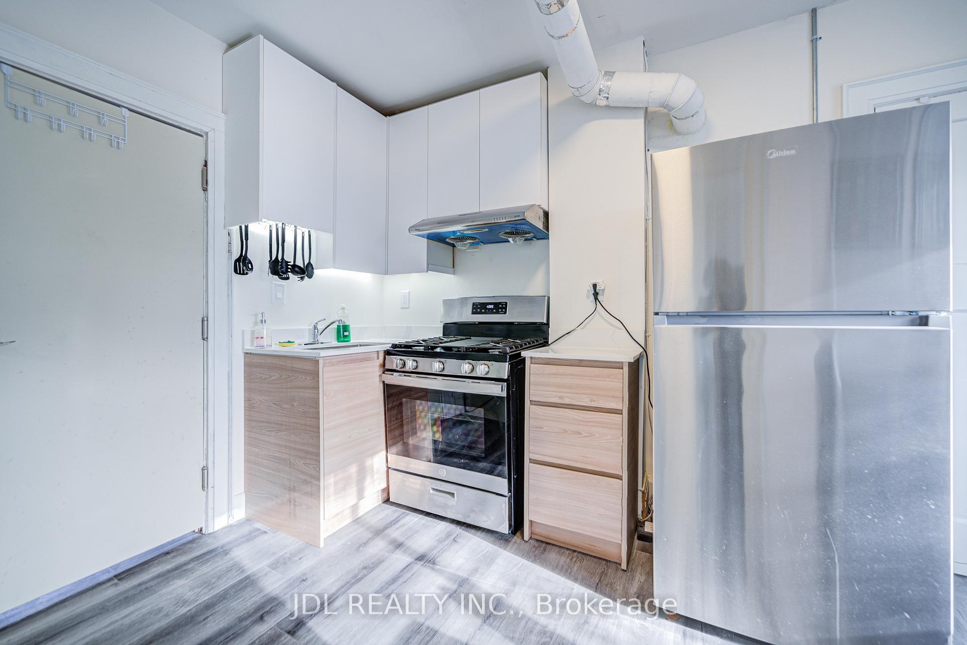 Photo 15 of Unit 6, 5 Sorauren Avenue, Toronto, Roncesvalles — HOMEH