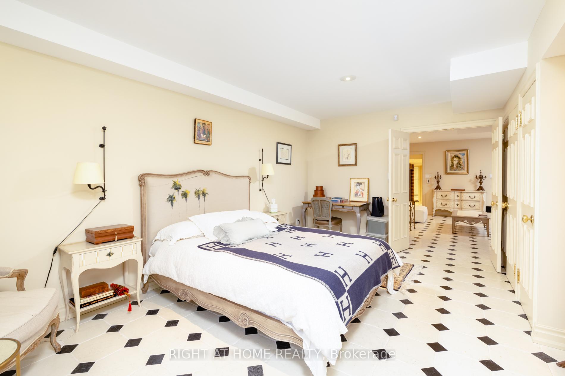 Photo 25 of 51 Hazelton Avenue, Toronto, The Annex — HOMEH