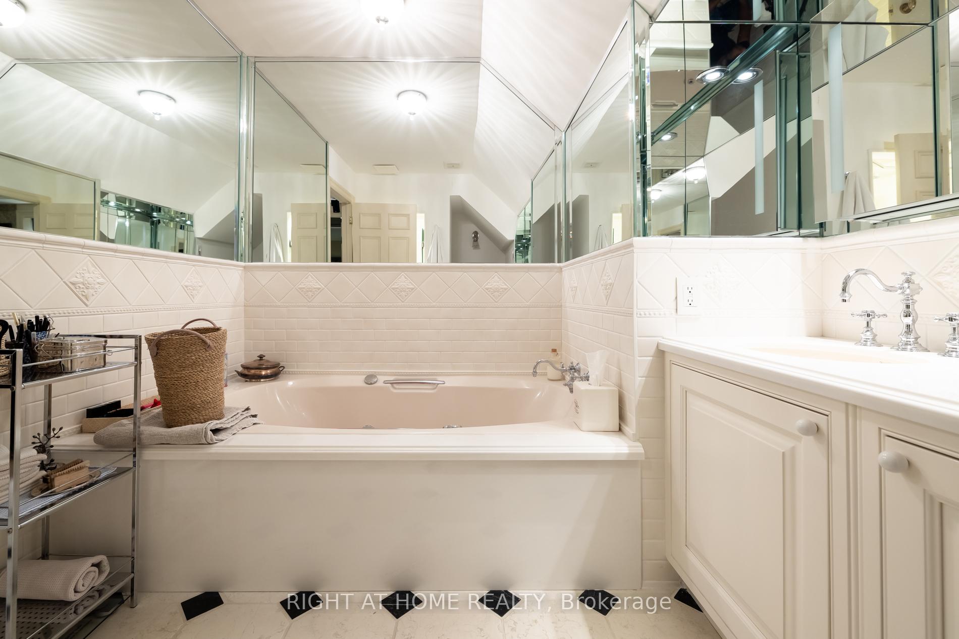 Photo 27 of 51 Hazelton Avenue, Toronto, The Annex — HOMEH
