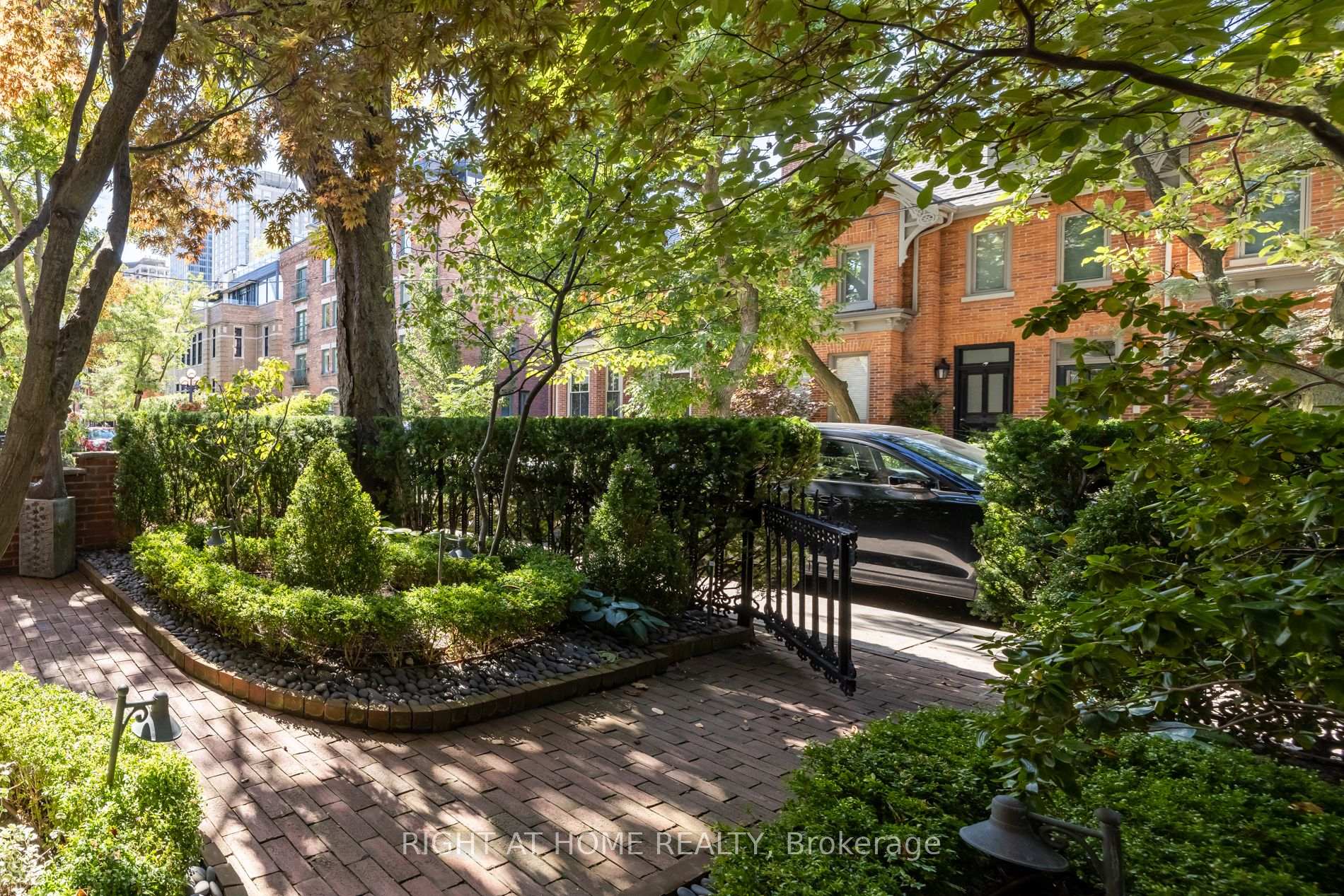 Photo 36 of 51 Hazelton Avenue, Toronto, The Annex — HOMEH