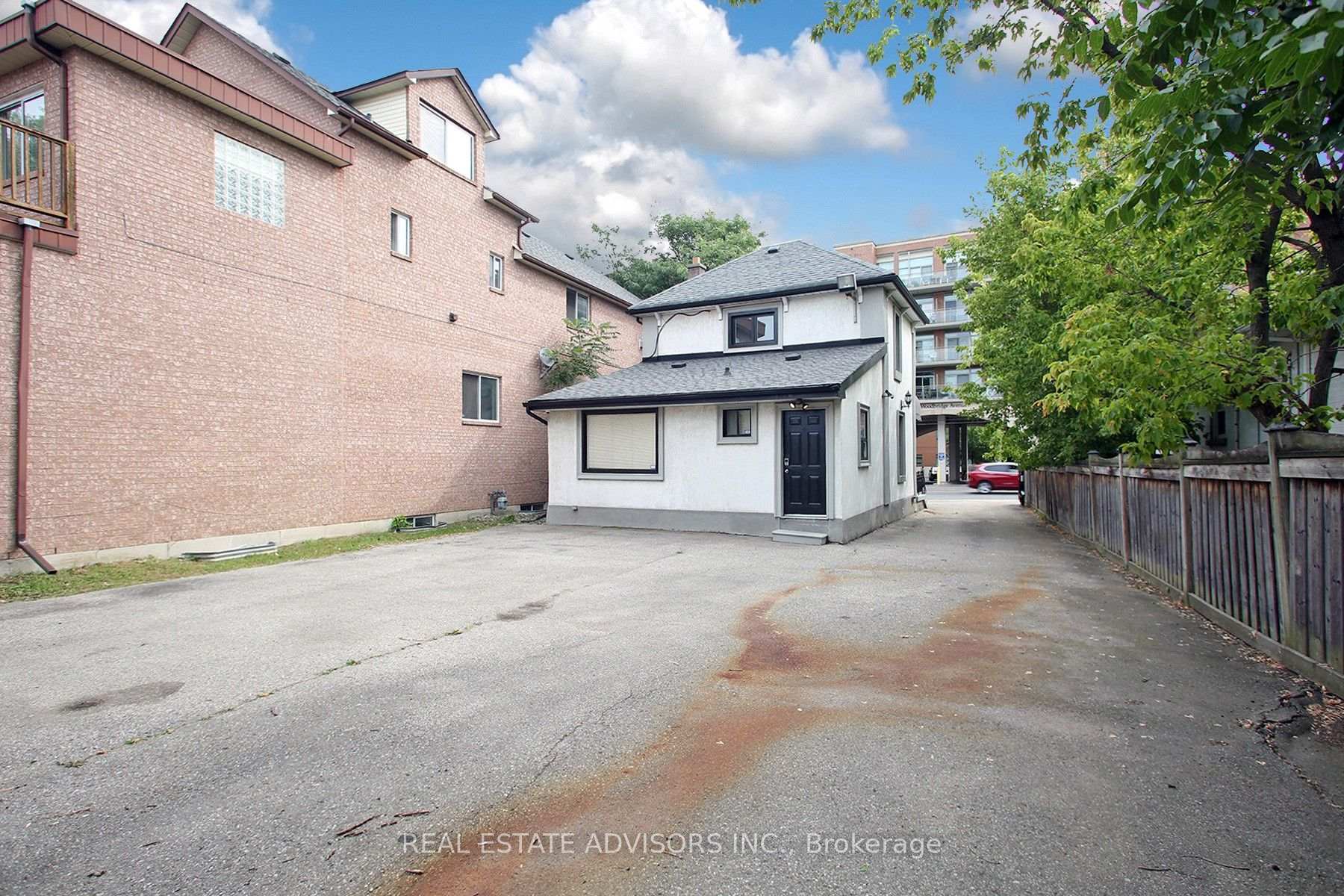 Photo 3 of 7924 Kipling Avenue, Vaughan, West Woodbridge — HOMEH