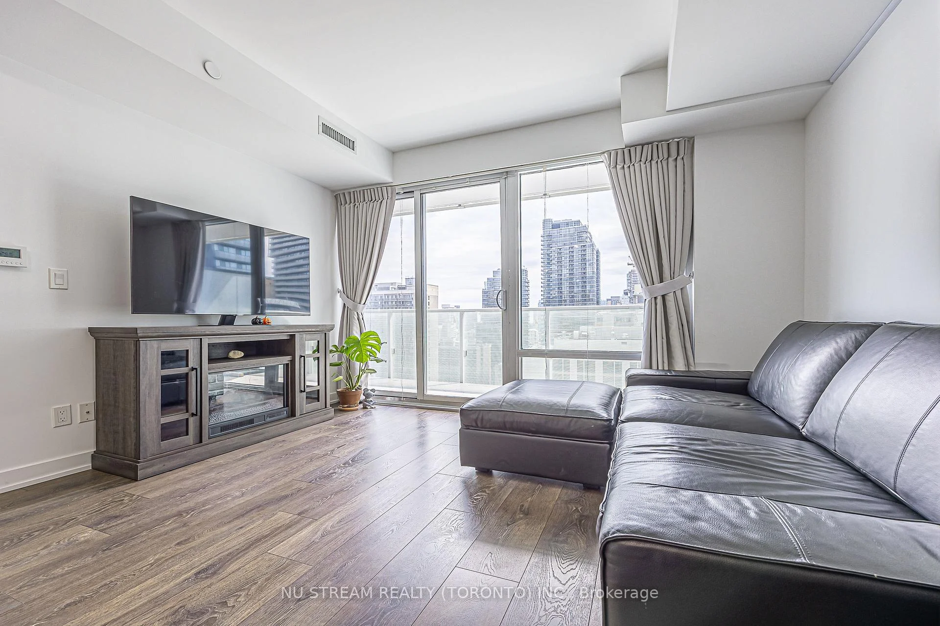 Photo 34 of Unit 1710, 501 Yonge Street, Toronto, Church-Yonge Corridor — HOMEH
