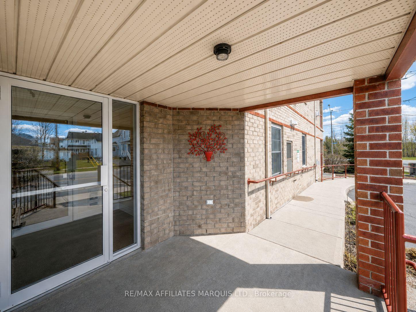Photo 6 of Unit 402, 341 Water Street W, Cornwall, Cornwall — HOMEH