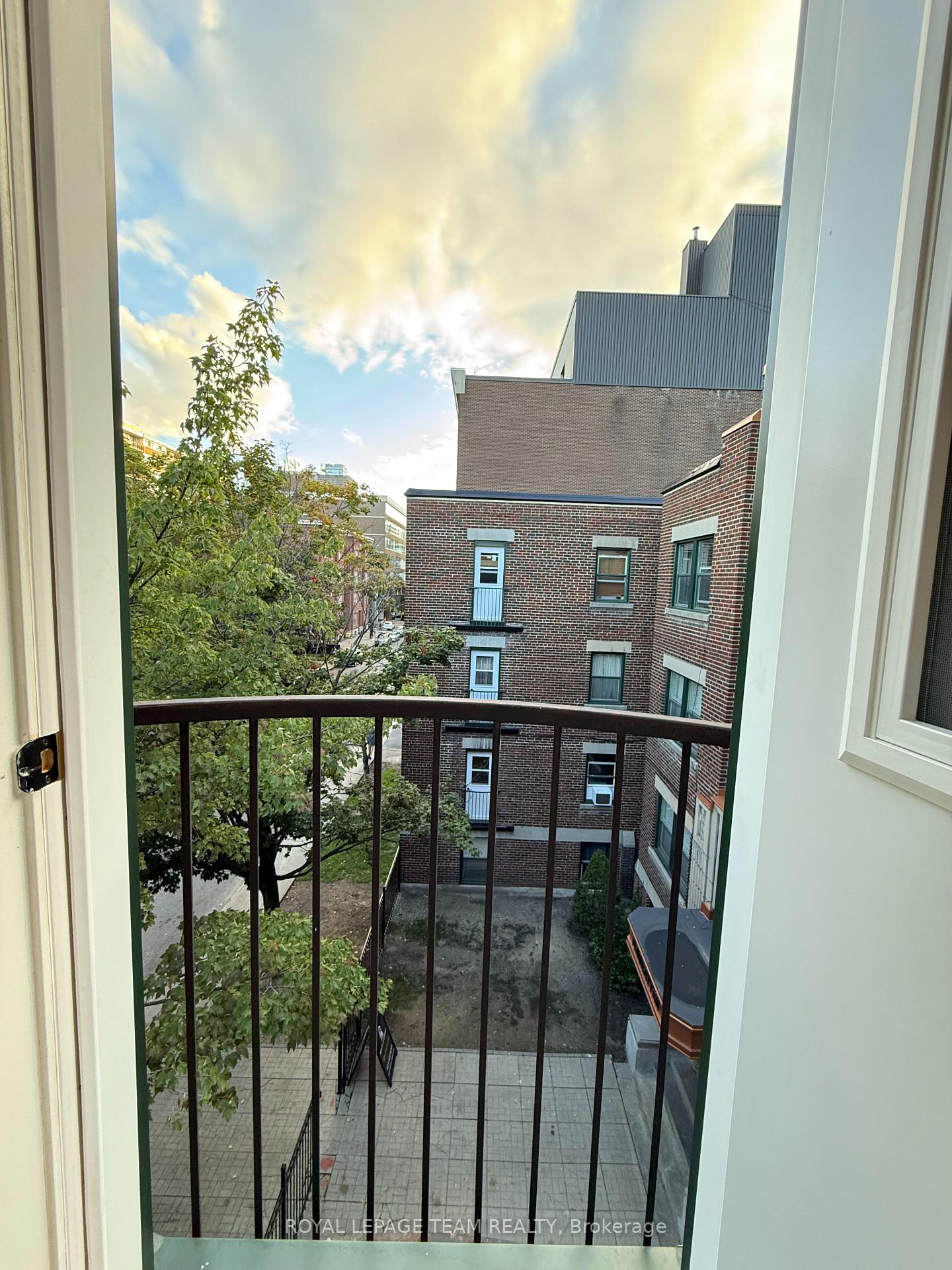 Photo 4 of Unit 30, 235 Cooper Street, Ottawa, Ottawa Centre — HOMEH