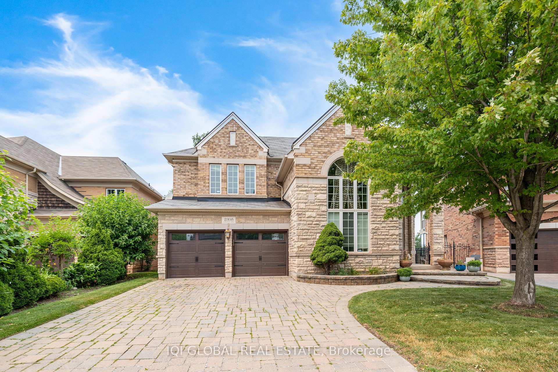 Front of 2395 Lyndhurst Drive