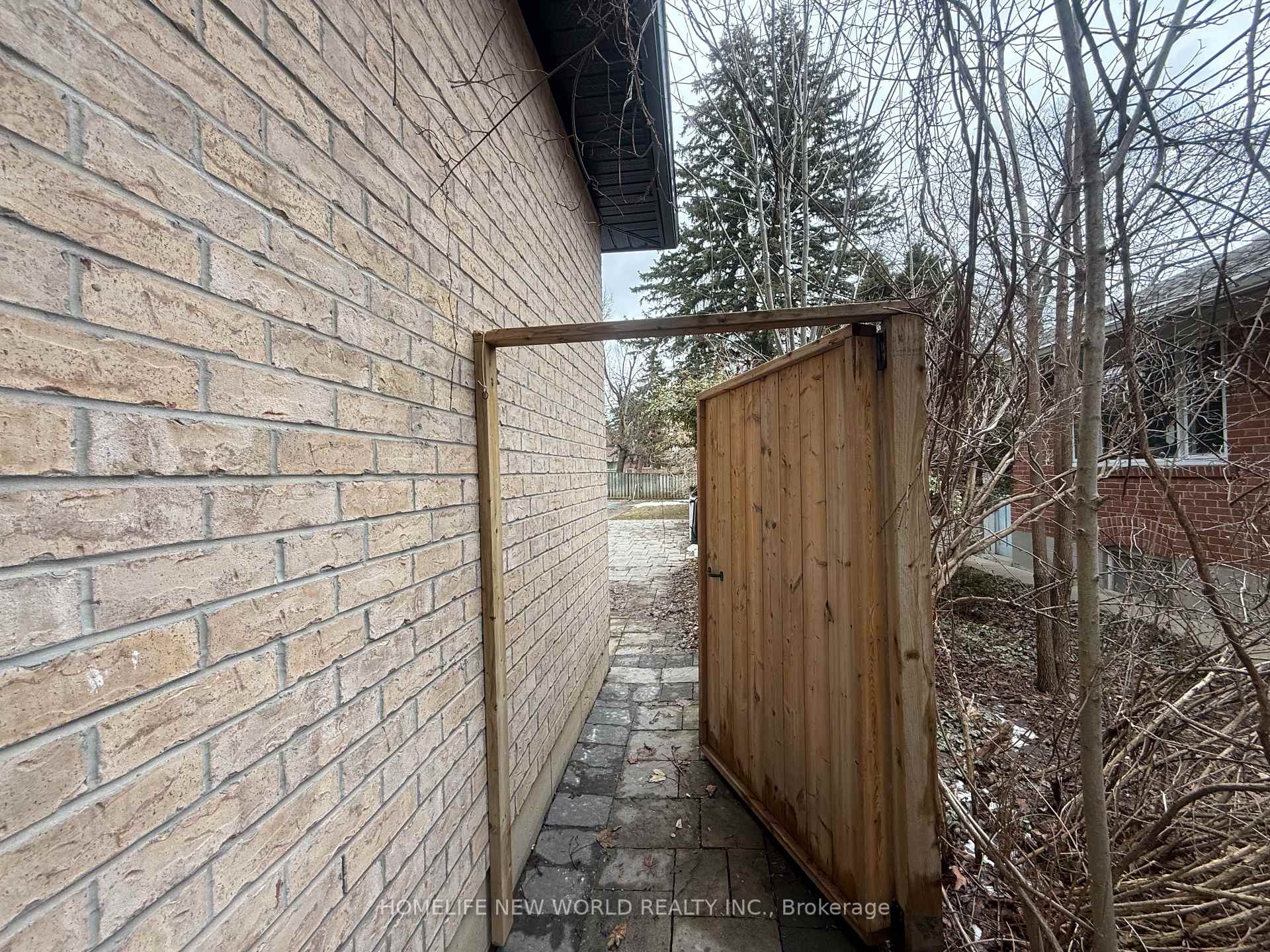 Photo 2 of Unit bsmt, 19 Honeybourne Crescent, Markham, Bullock — HOMEH