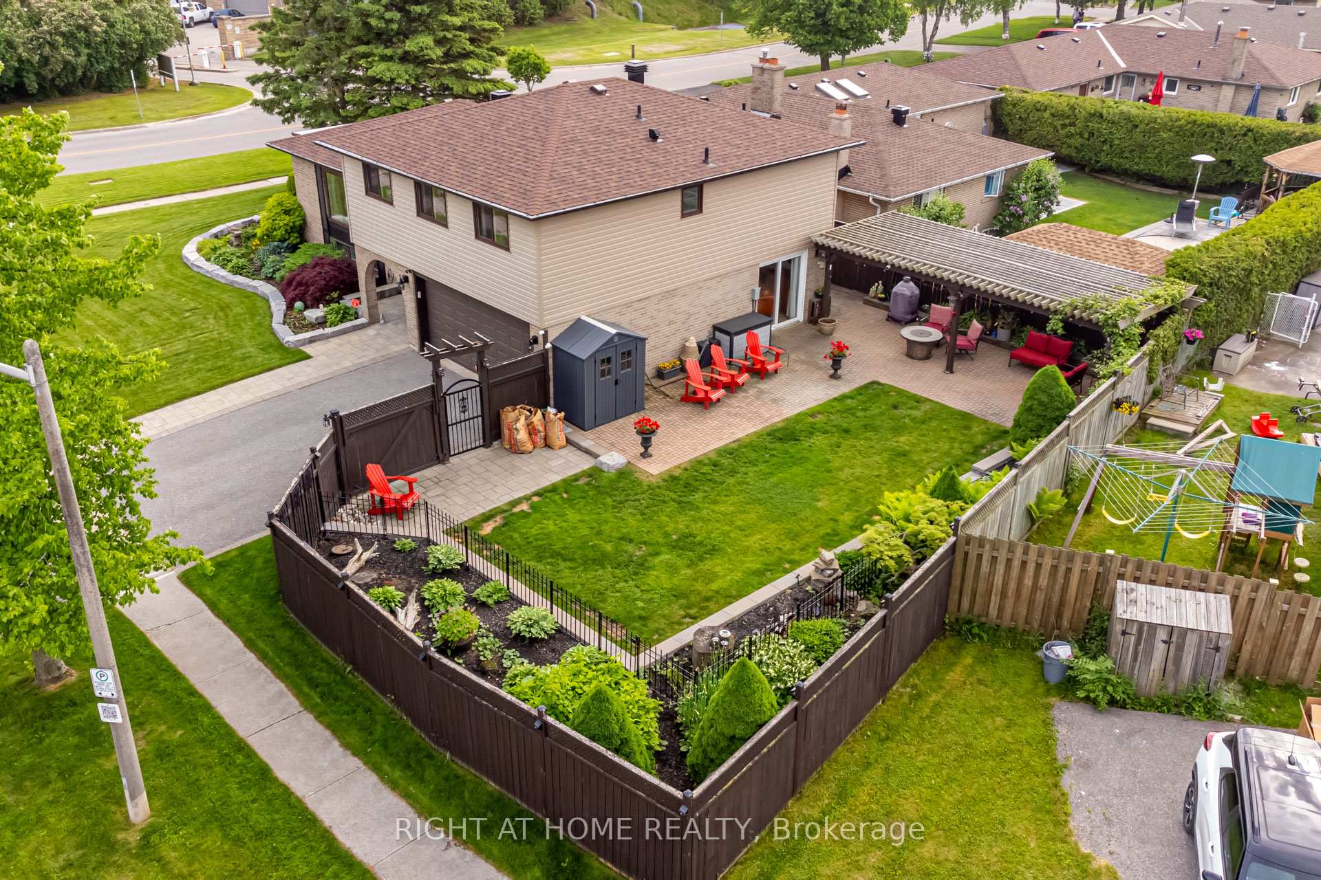 Photo 2 of 51 Lewin Crescent, Ajax, South East — HOMEH