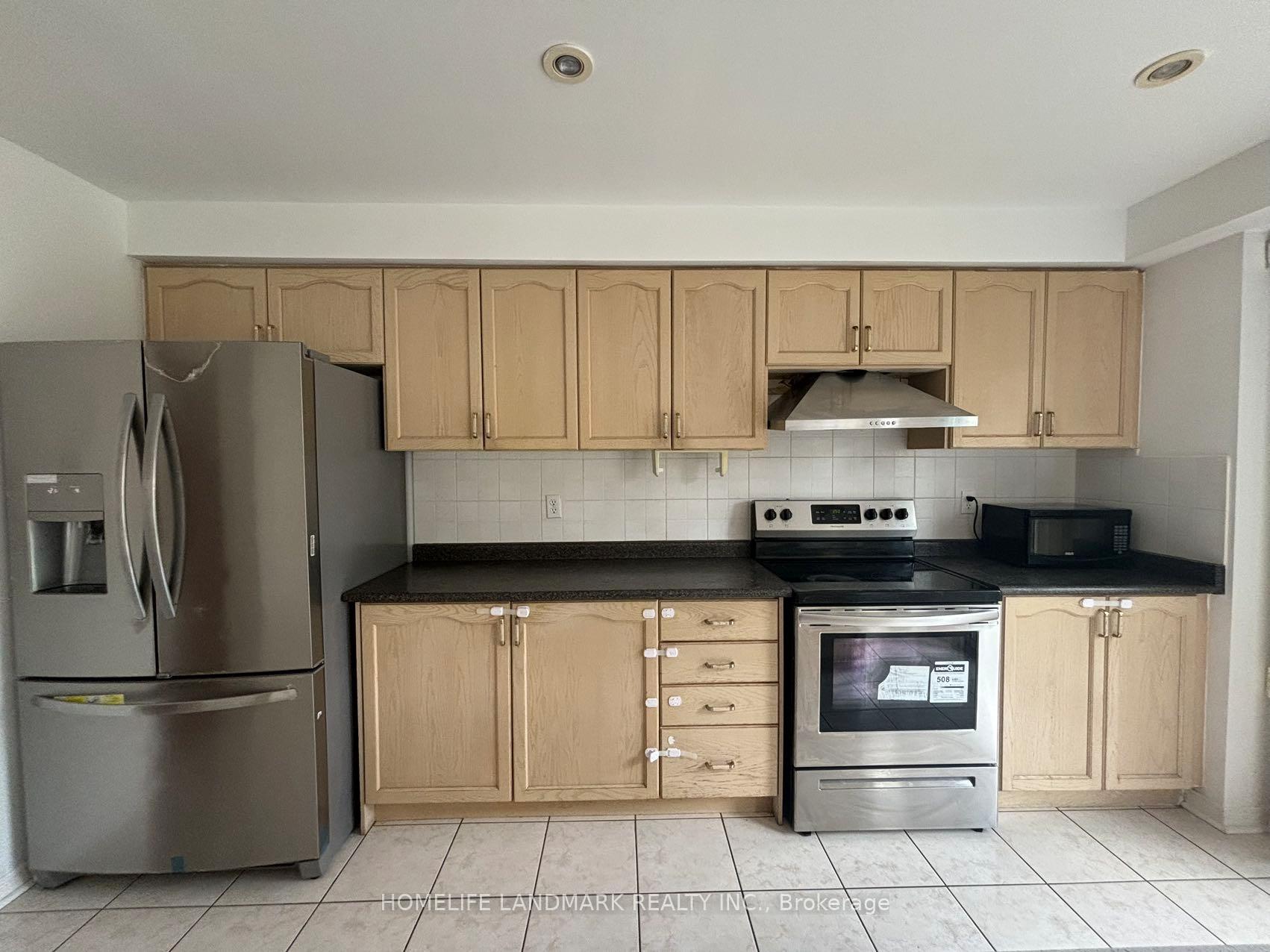 Photo 3 of 9 Baltic Street, Richmond Hill, Langstaff — HOMEH