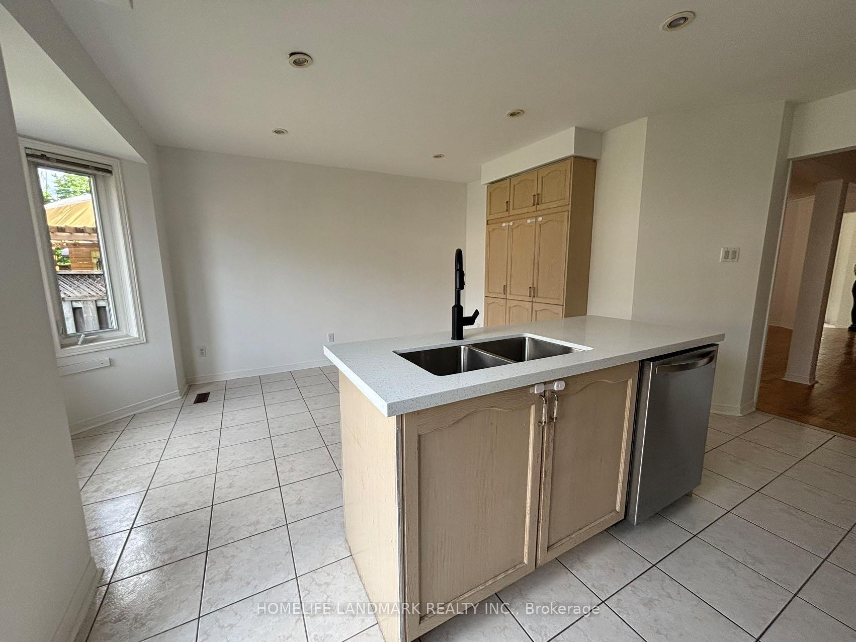 Photo 5 of 9 Baltic Street, Richmond Hill, Langstaff — HOMEH