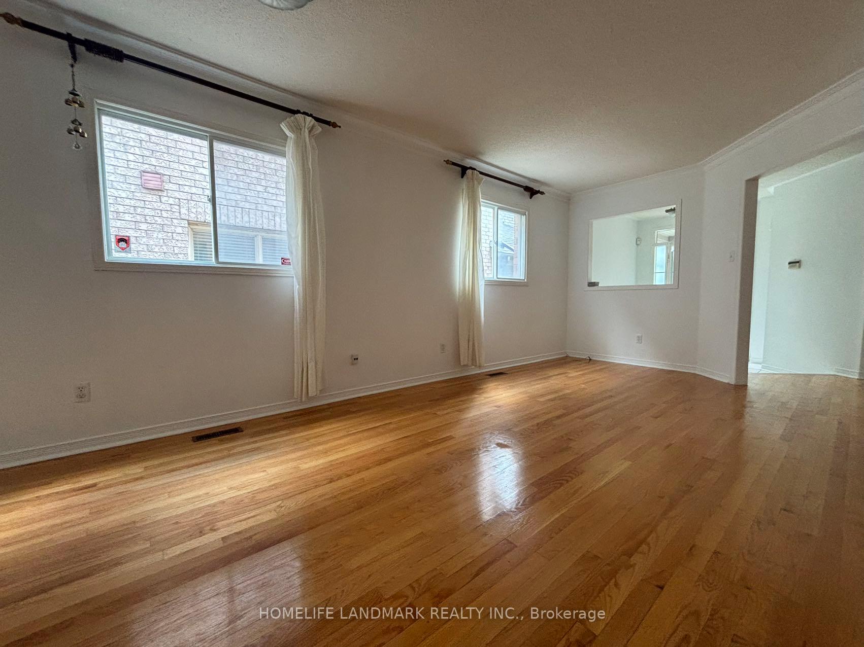 Photo 6 of 9 Baltic Street, Richmond Hill, Langstaff — HOMEH