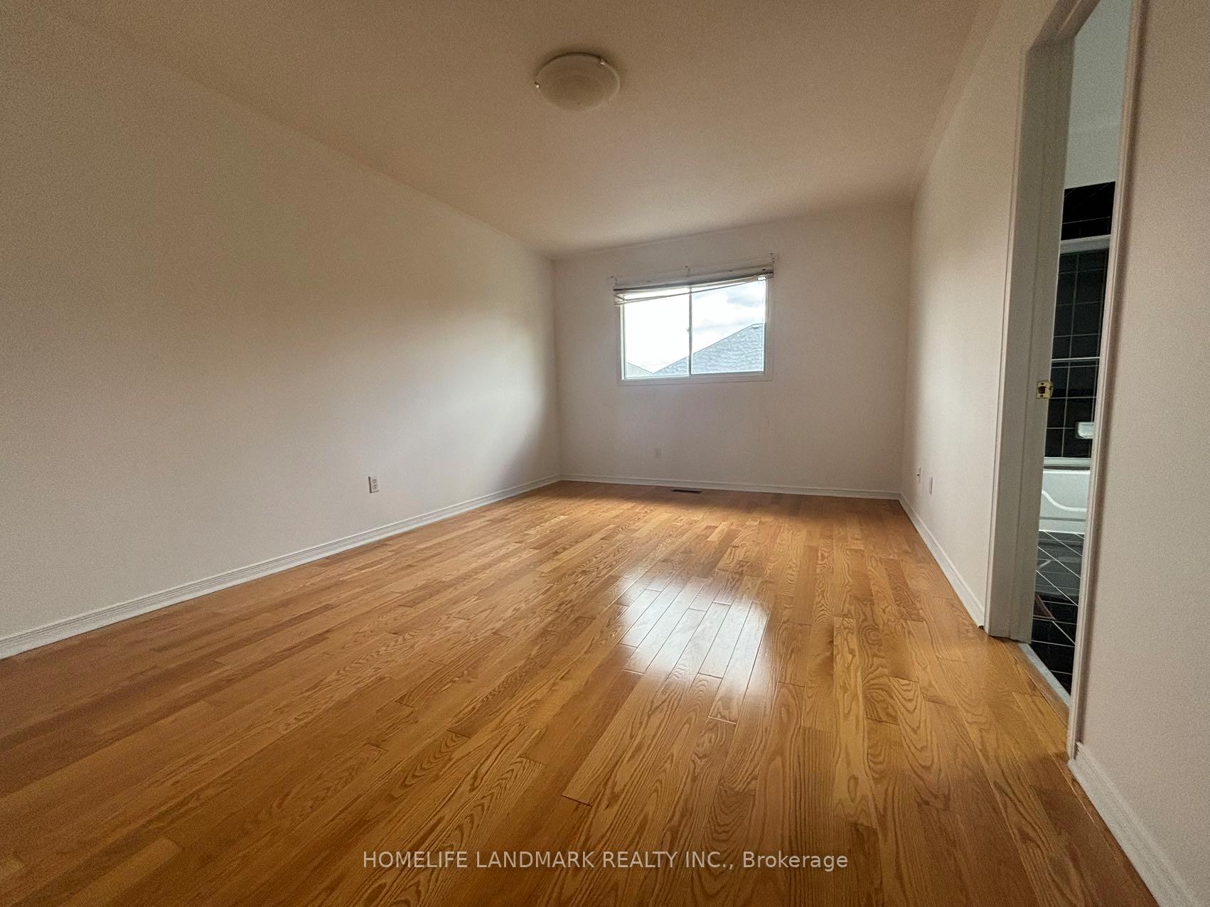 Photo 9 of 9 Baltic Street, Richmond Hill, Langstaff — HOMEH