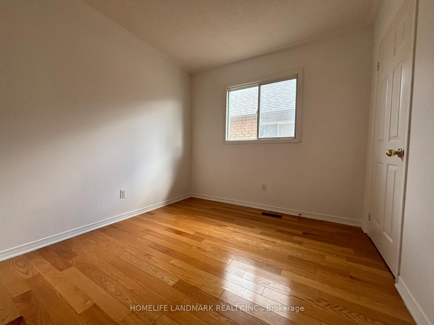 Photo 13 of 9 Baltic Street, Richmond Hill, Langstaff — HOMEH