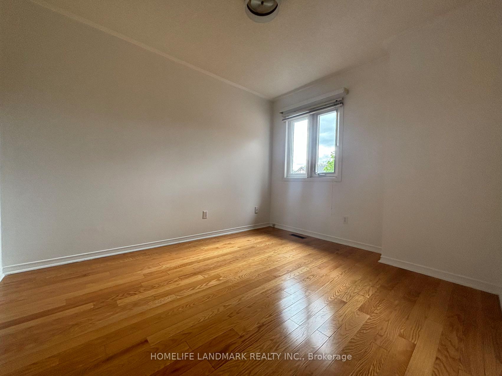 Photo 14 of 9 Baltic Street, Richmond Hill, Langstaff — HOMEH