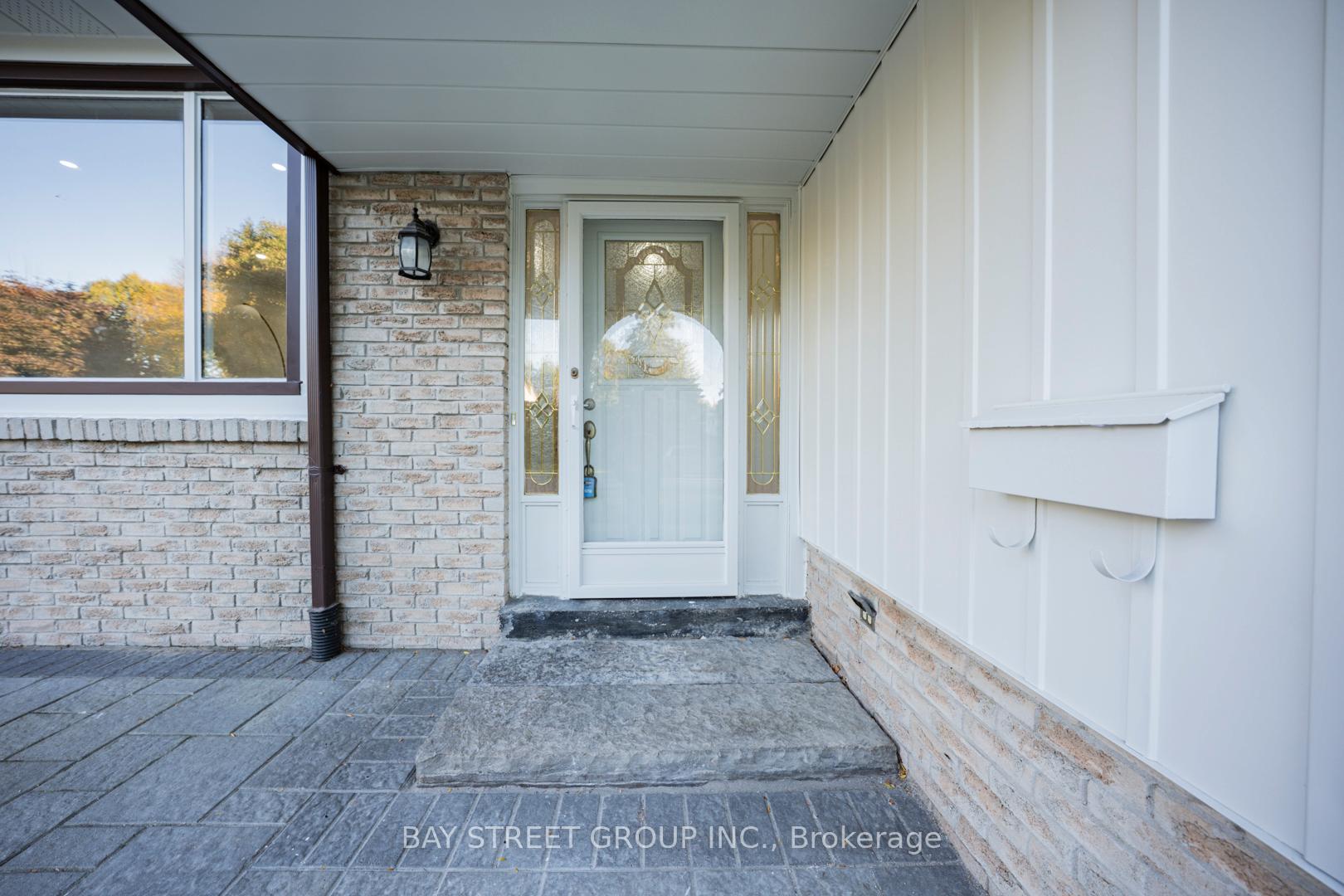 Photo 2 of 4 Sir Brandiles Place, Markham, Markham Village — HOMEH