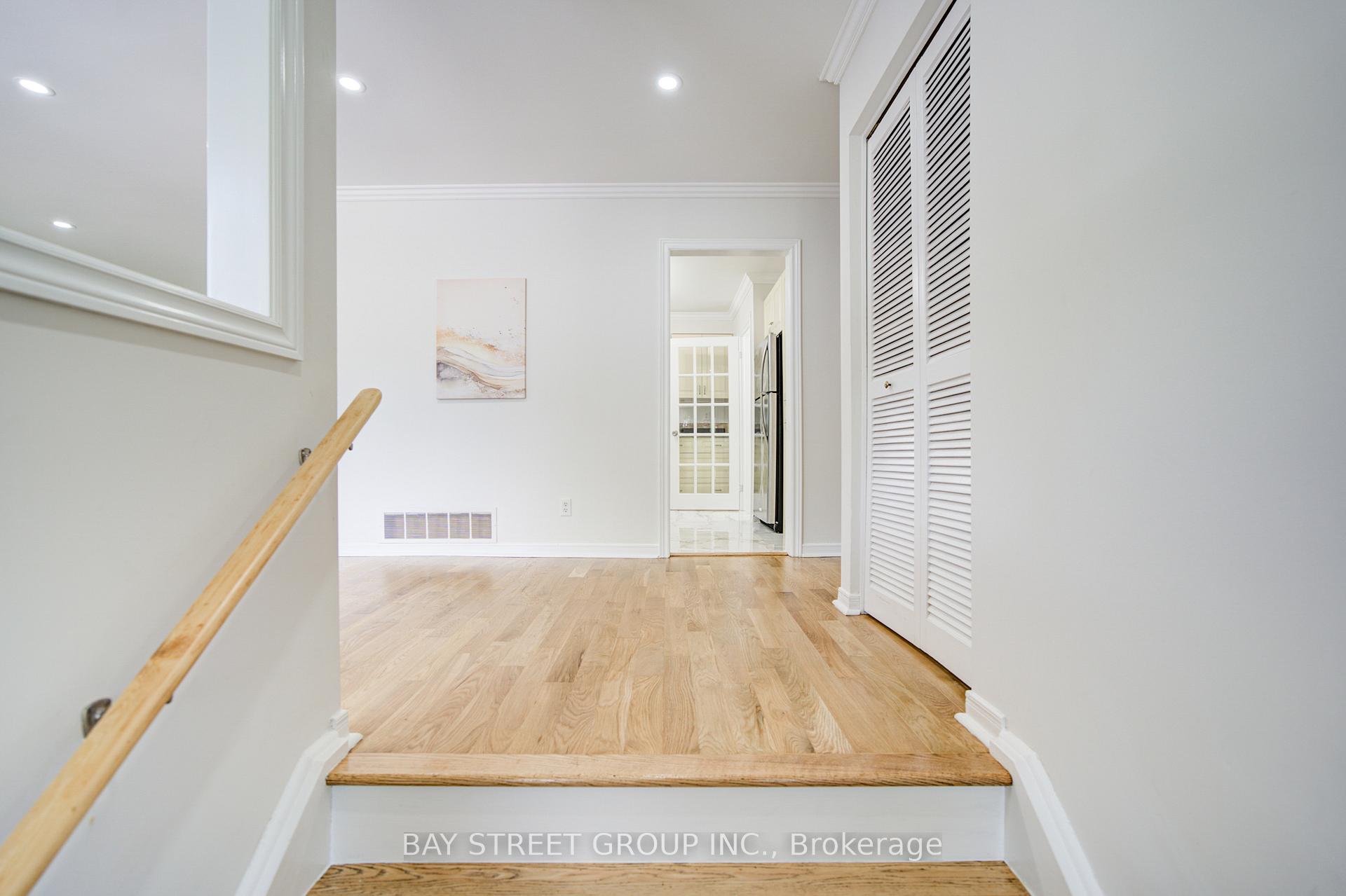 Photo 3 of 4 Sir Brandiles Place, Markham, Markham Village — HOMEH