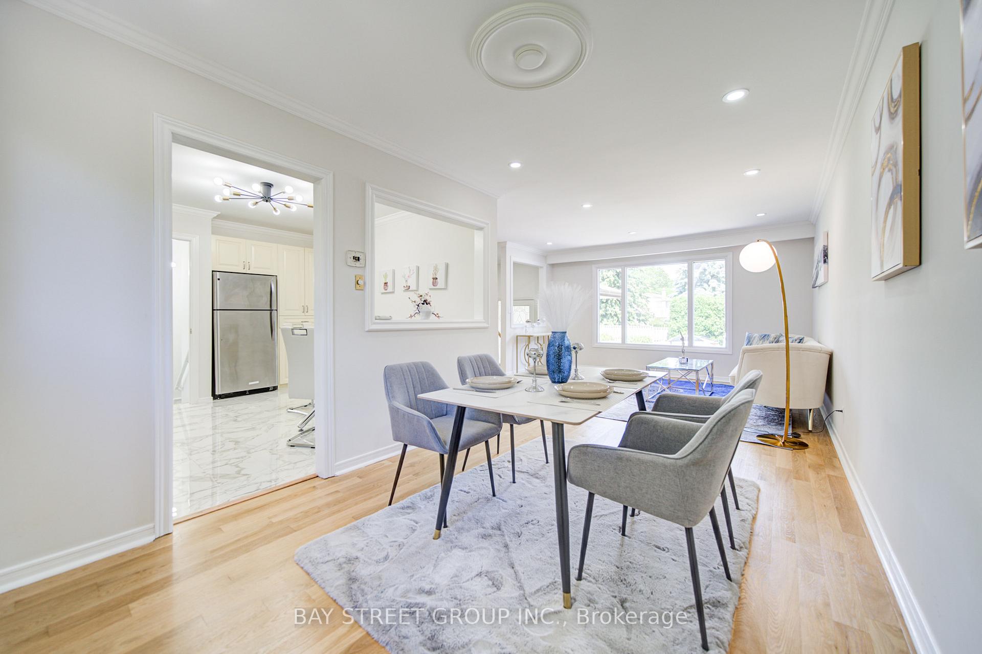 Photo 5 of 4 Sir Brandiles Place, Markham, Markham Village — HOMEH