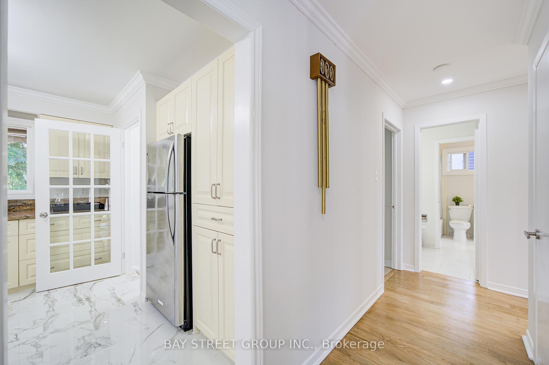 Photo 8 of 4 Sir Brandiles Place, Markham, Markham Village — HOMEH
