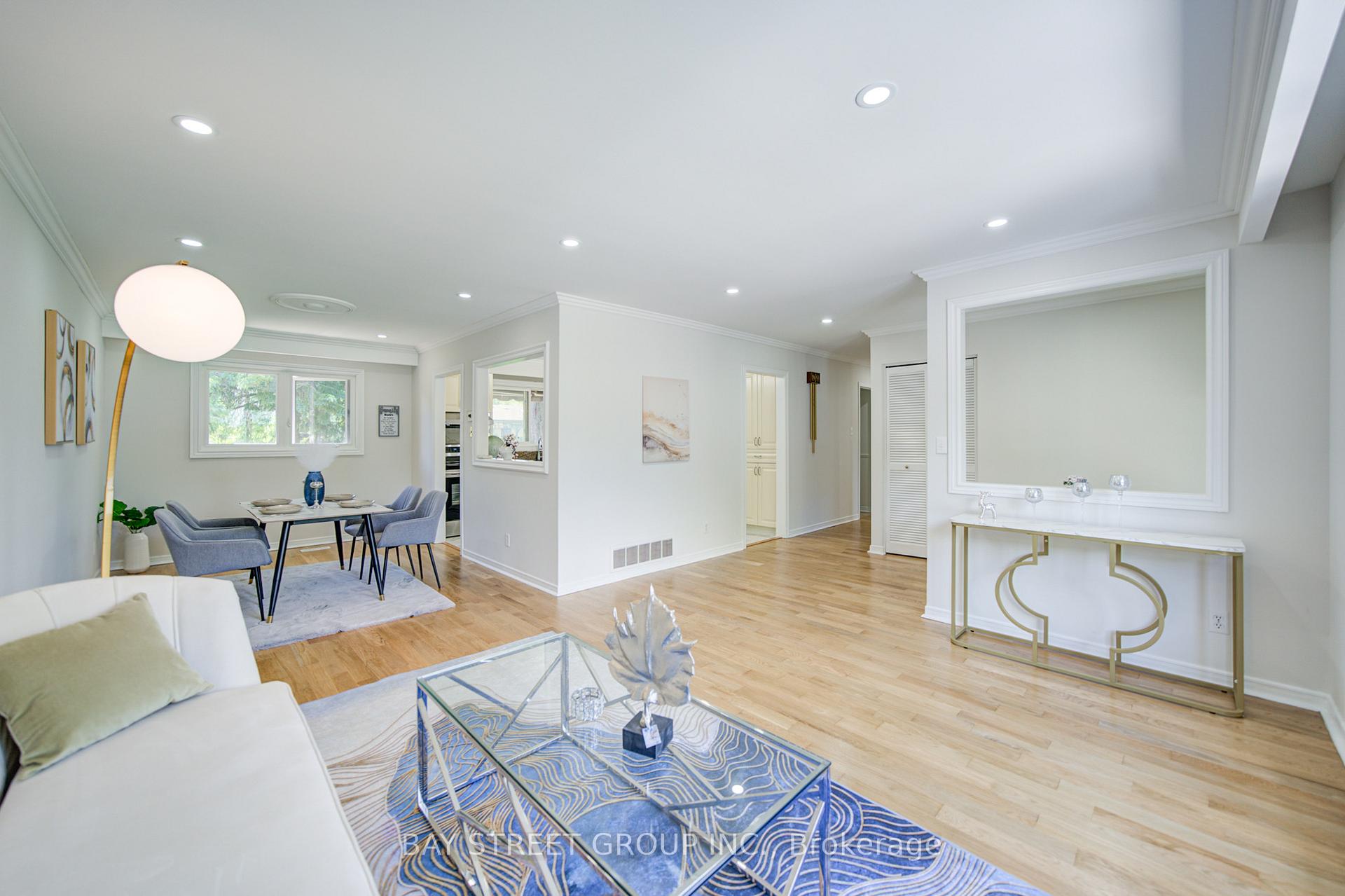 Photo 9 of 4 Sir Brandiles Place, Markham, Markham Village — HOMEH