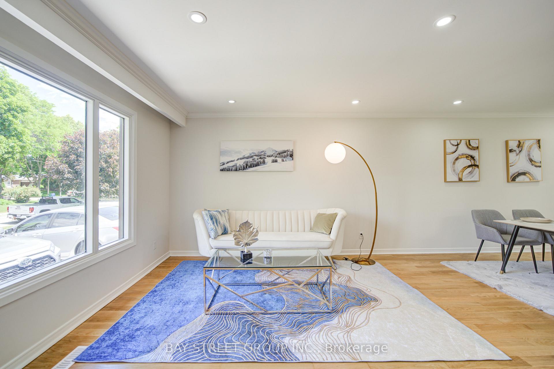 Photo 10 of 4 Sir Brandiles Place, Markham, Markham Village — HOMEH