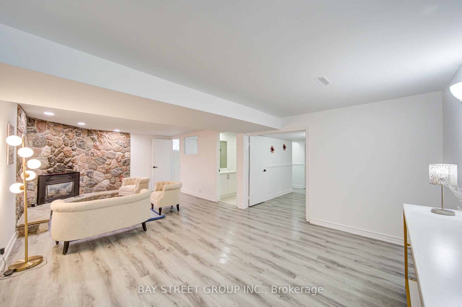 Photo 25 of 4 Sir Brandiles Place, Markham, Markham Village — HOMEH