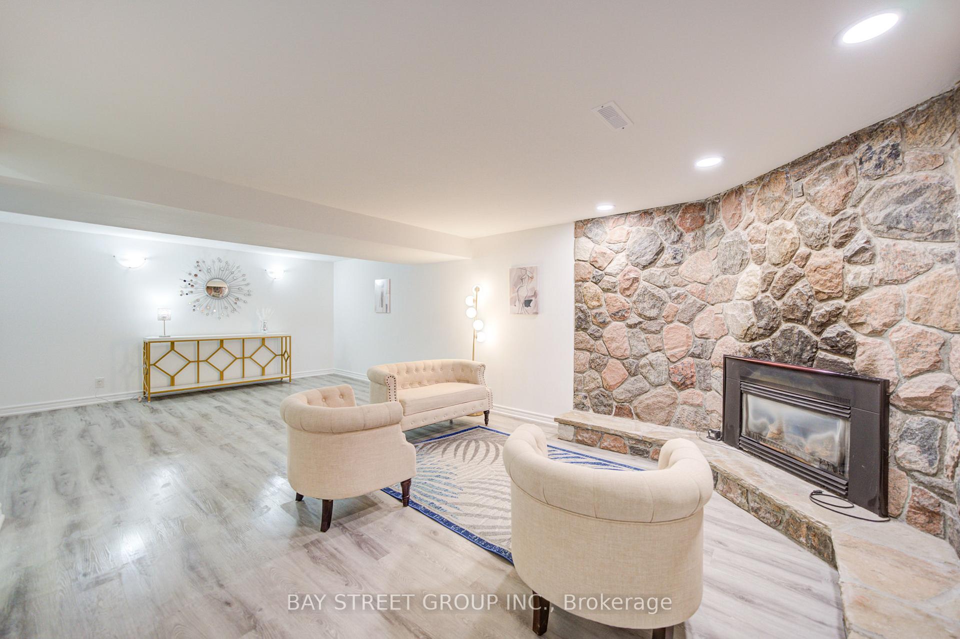 Photo 26 of 4 Sir Brandiles Place, Markham, Markham Village — HOMEH