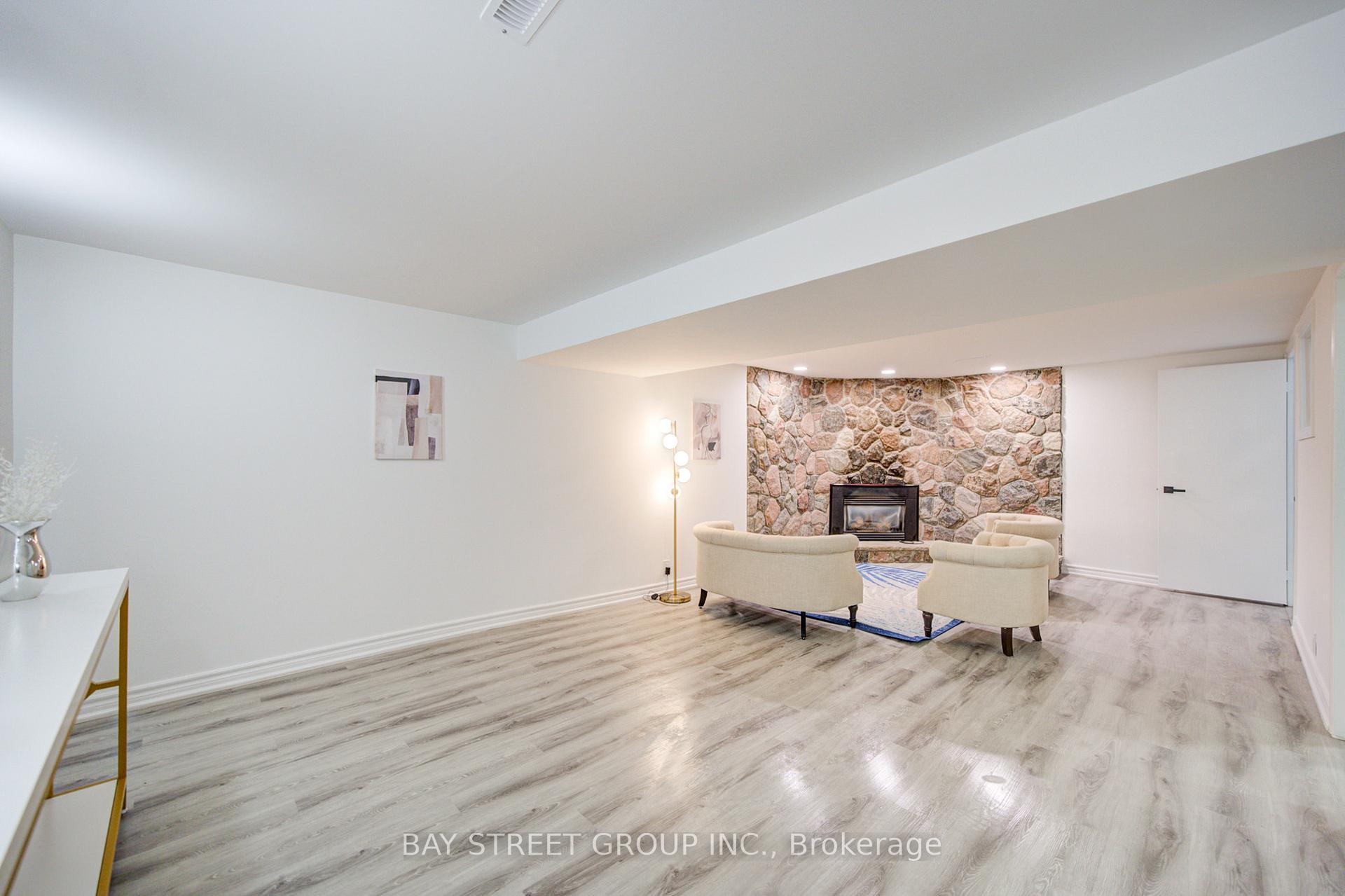 Photo 27 of 4 Sir Brandiles Place, Markham, Markham Village — HOMEH