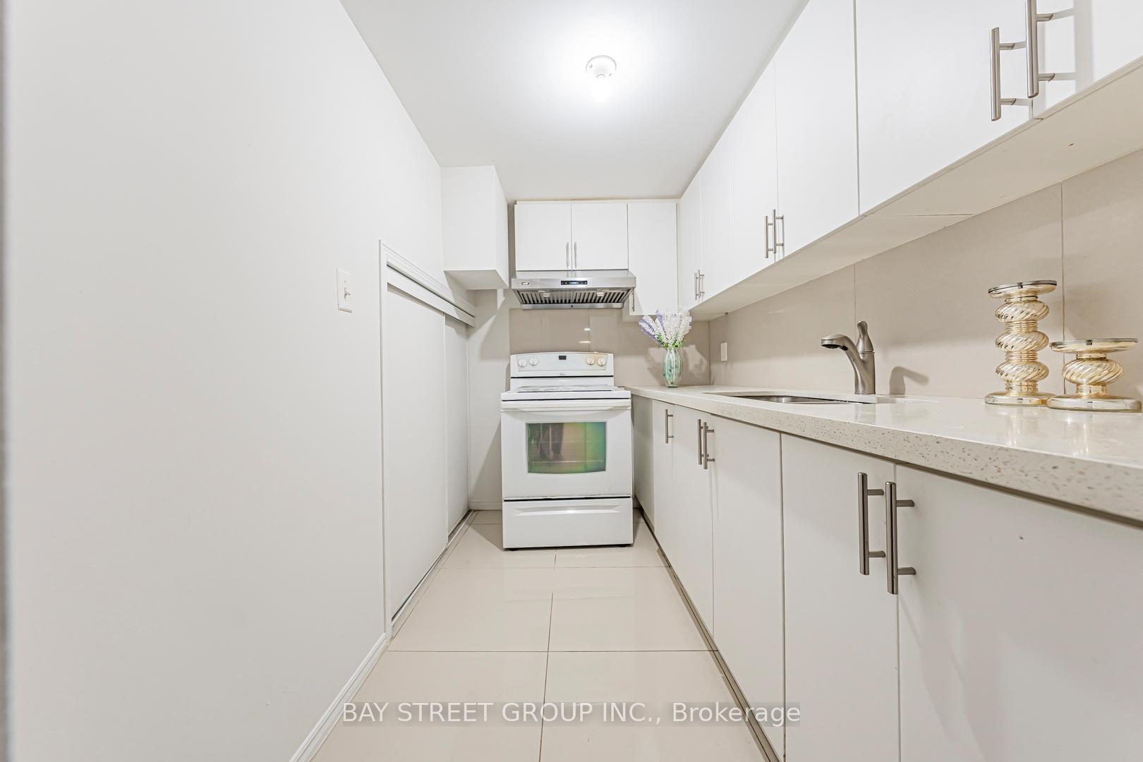 Photo 36 of 4 Sir Brandiles Place, Markham, Markham Village — HOMEH