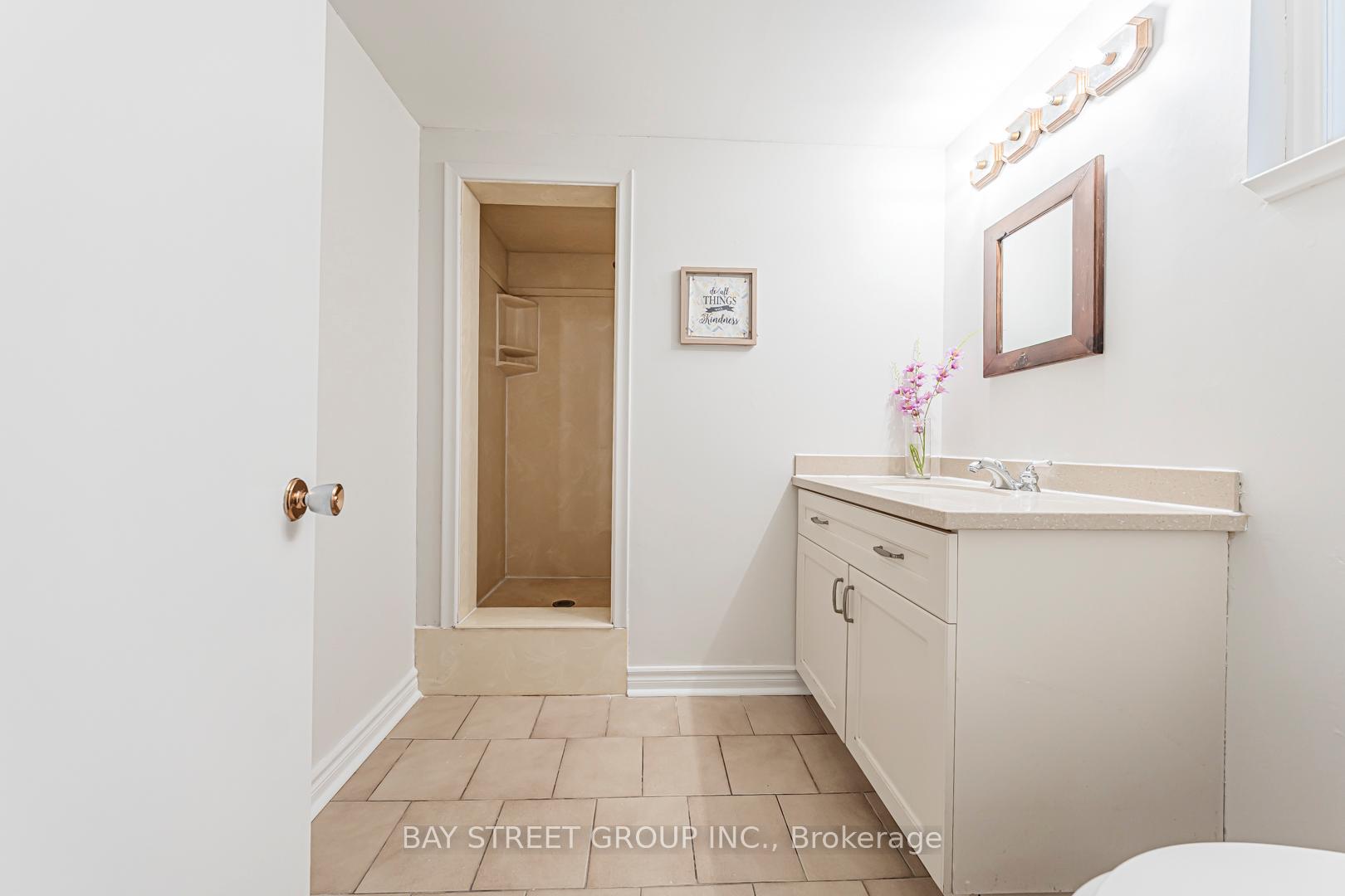 Photo 37 of 4 Sir Brandiles Place, Markham, Markham Village — HOMEH