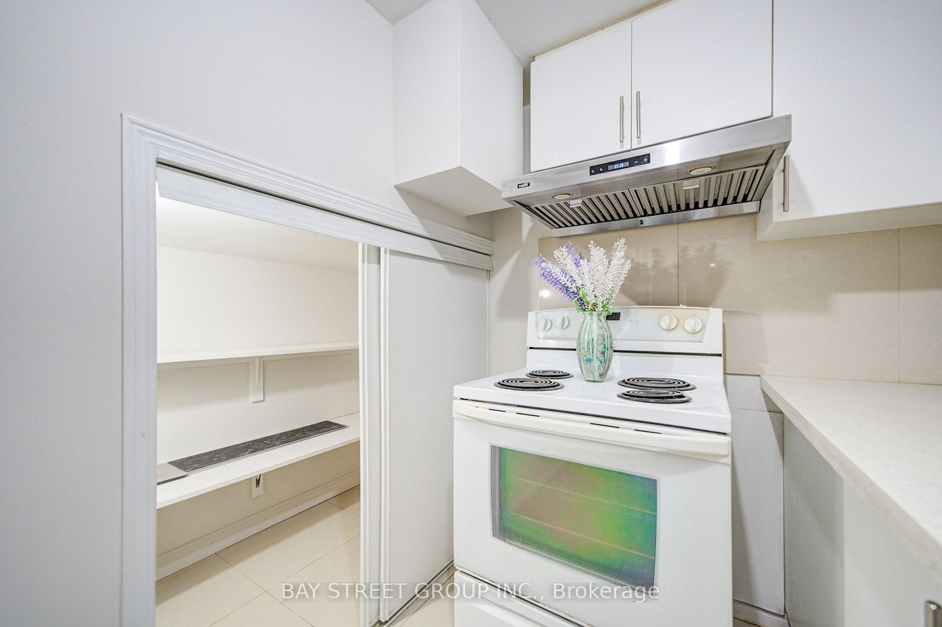 Photo 39 of 4 Sir Brandiles Place, Markham, Markham Village — HOMEH