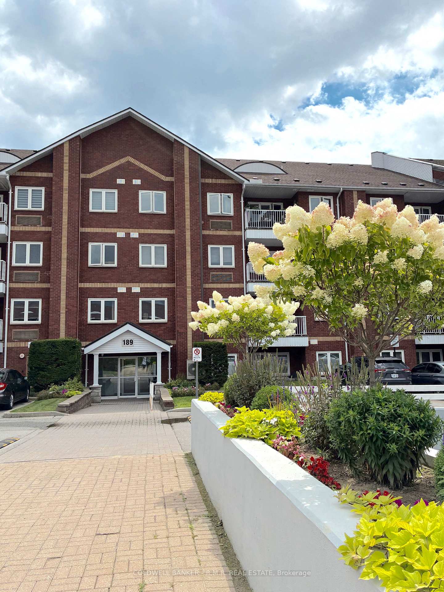 Photo 2 of Unit 403, 189 Lake Driveway West, Ajax, South West — HOMEH