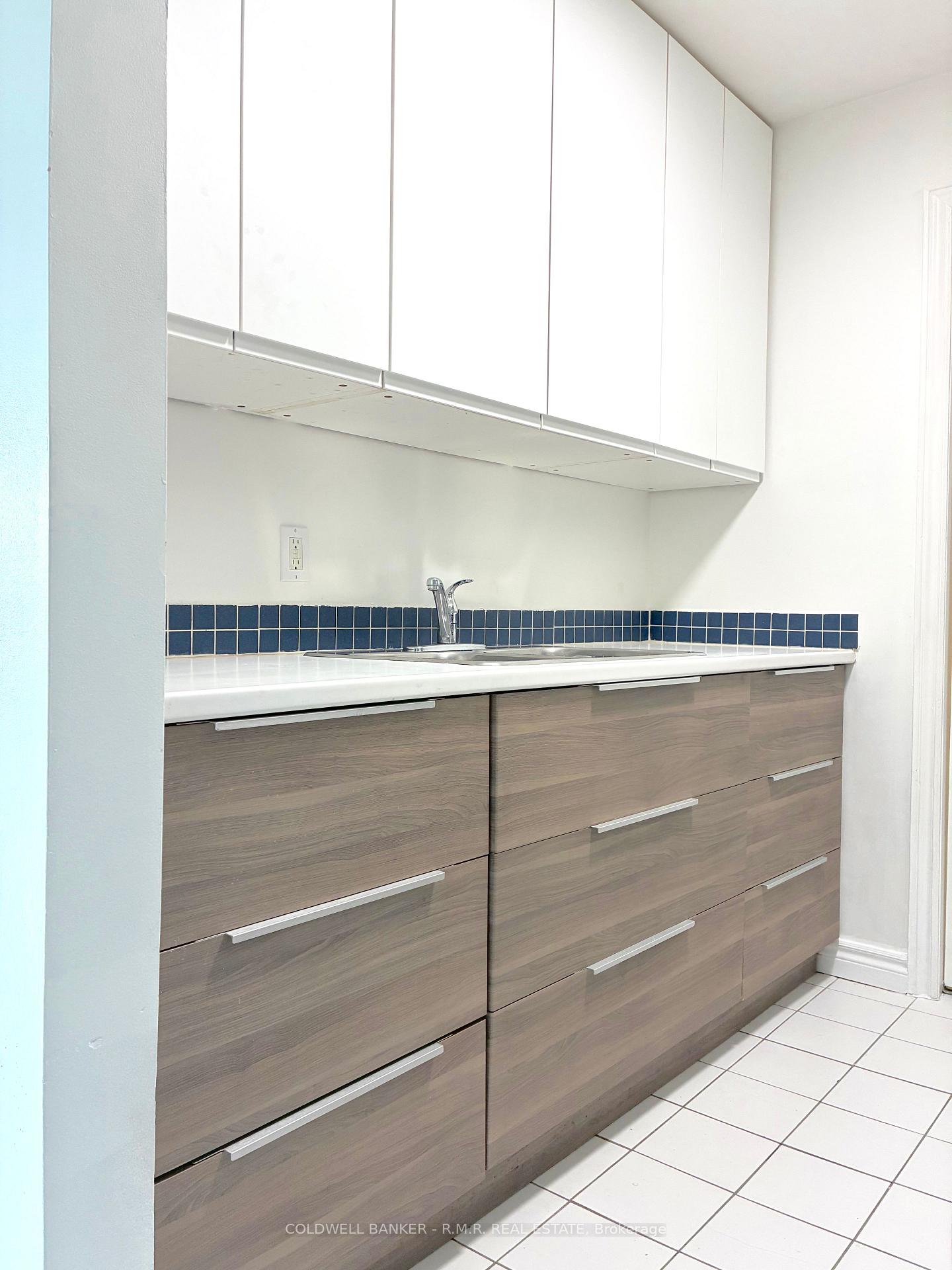 Photo 8 of Unit 403, 189 Lake Driveway West, Ajax, South West — HOMEH