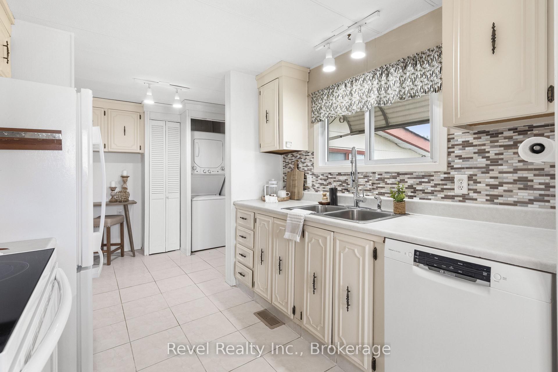 Photo 18 of 7 Macal Drive, Kawartha Lakes, Fenelon — HOMEH