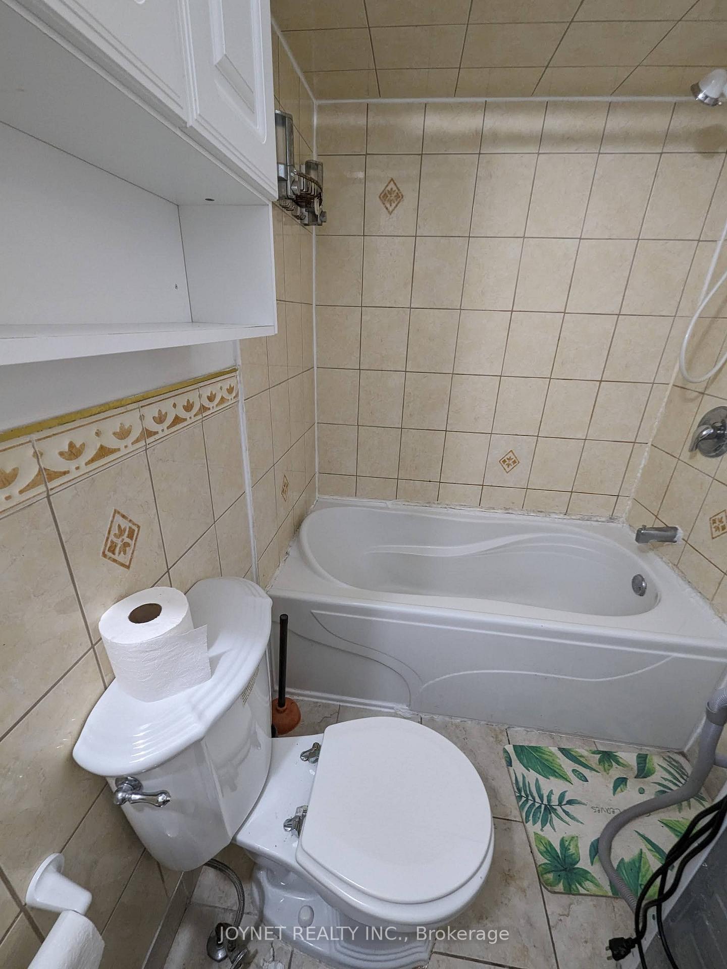 Photo 4 of 164c Edmonton Drive, North York, Pleasant View — HOMEH
