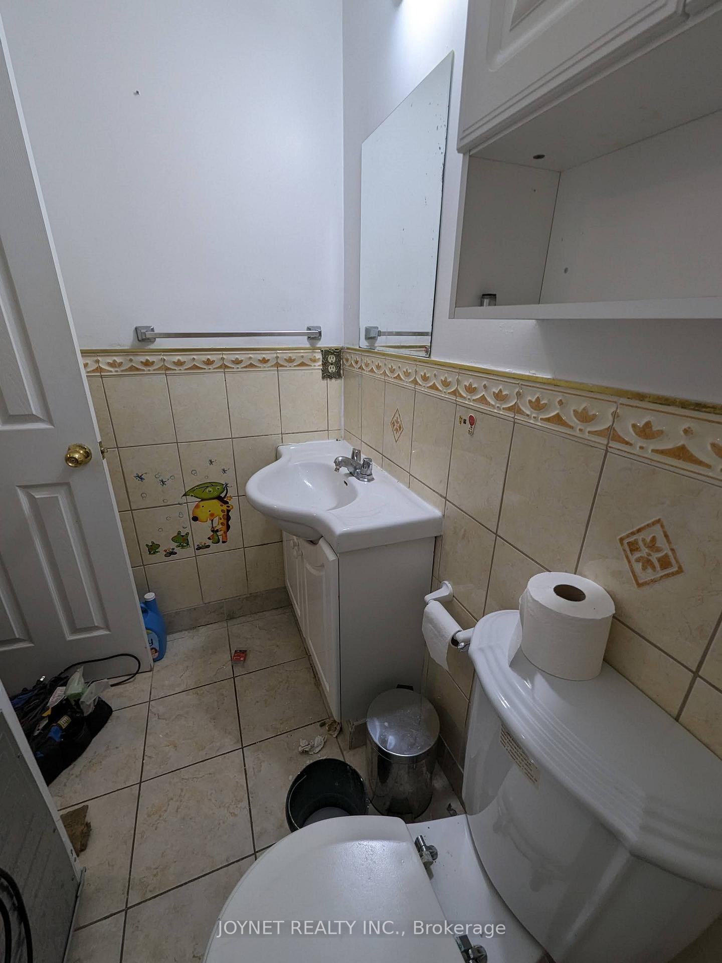 Photo 5 of 164c Edmonton Drive, North York, Pleasant View — HOMEH