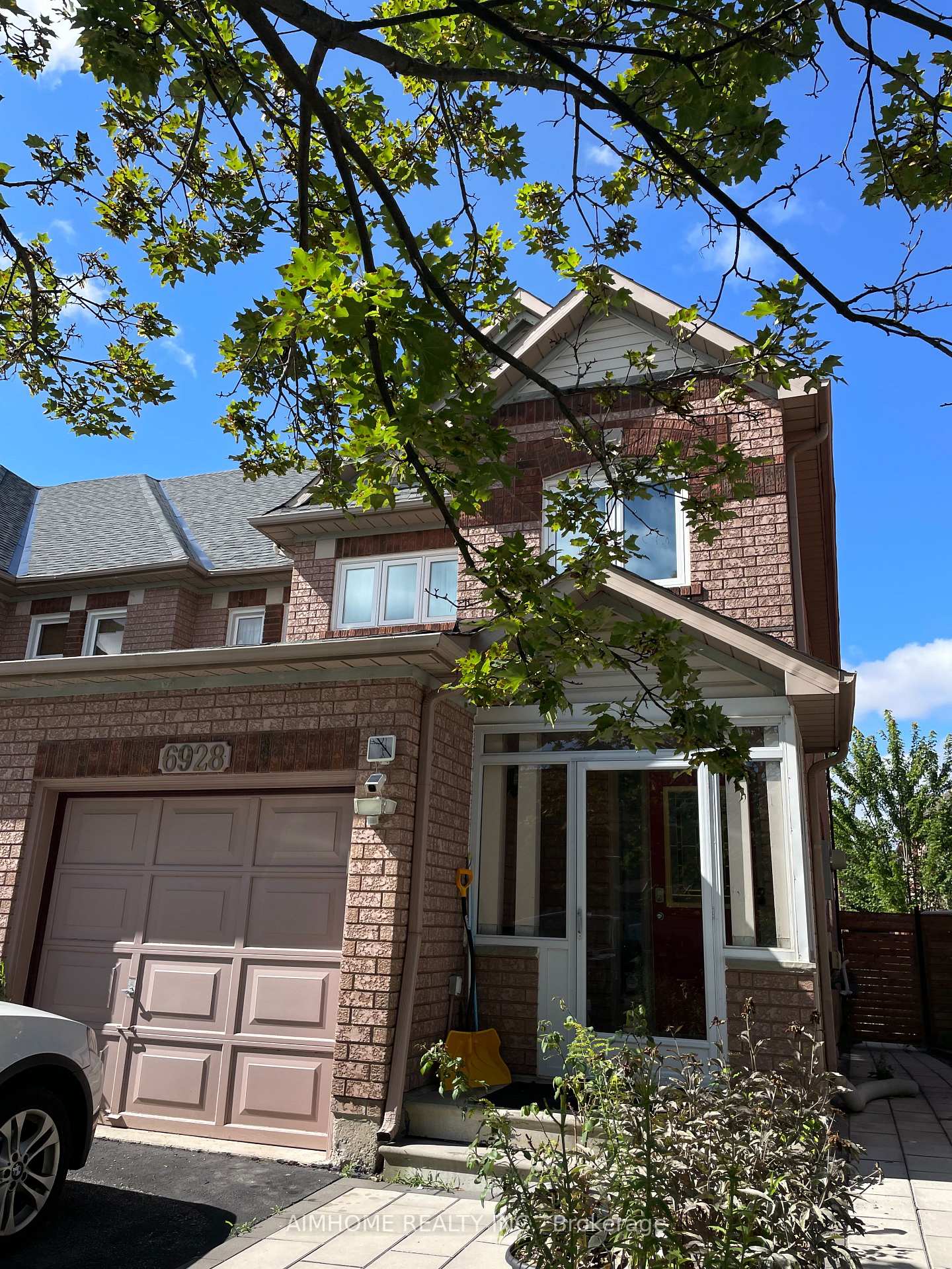 Front of 6928 Glory Court