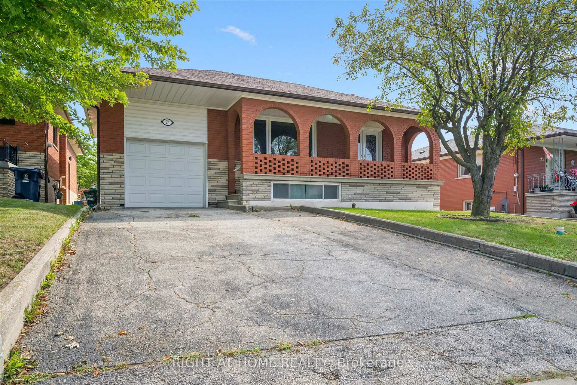 Photo 2 of 27 Jocada Road, North York, Maple Leaf — HOMEH