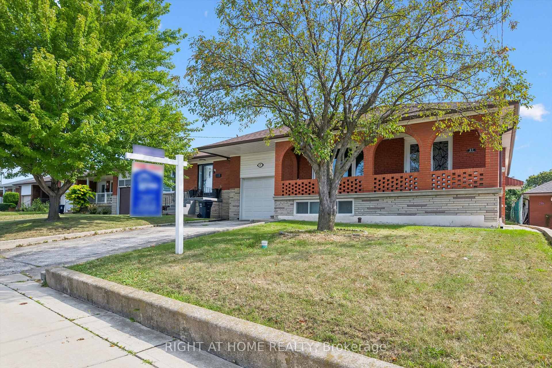 Photo 3 of 27 Jocada Road, North York, Maple Leaf — HOMEH