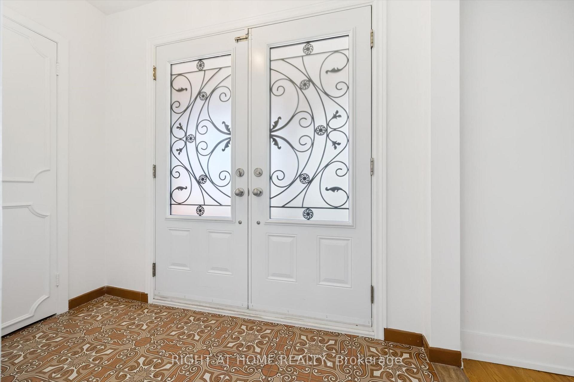 Photo 6 of 27 Jocada Road, North York, Maple Leaf — HOMEH