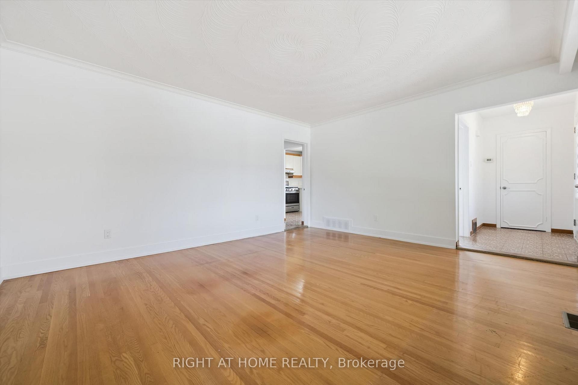 Photo 13 of 27 Jocada Road, North York, Maple Leaf — HOMEH