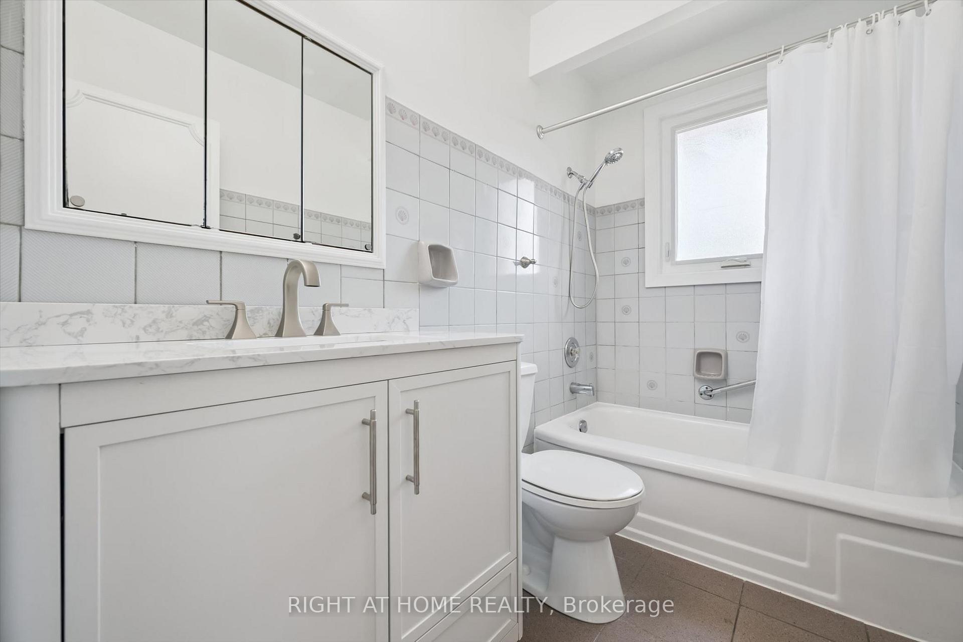 Photo 15 of 27 Jocada Road, North York, Maple Leaf — HOMEH