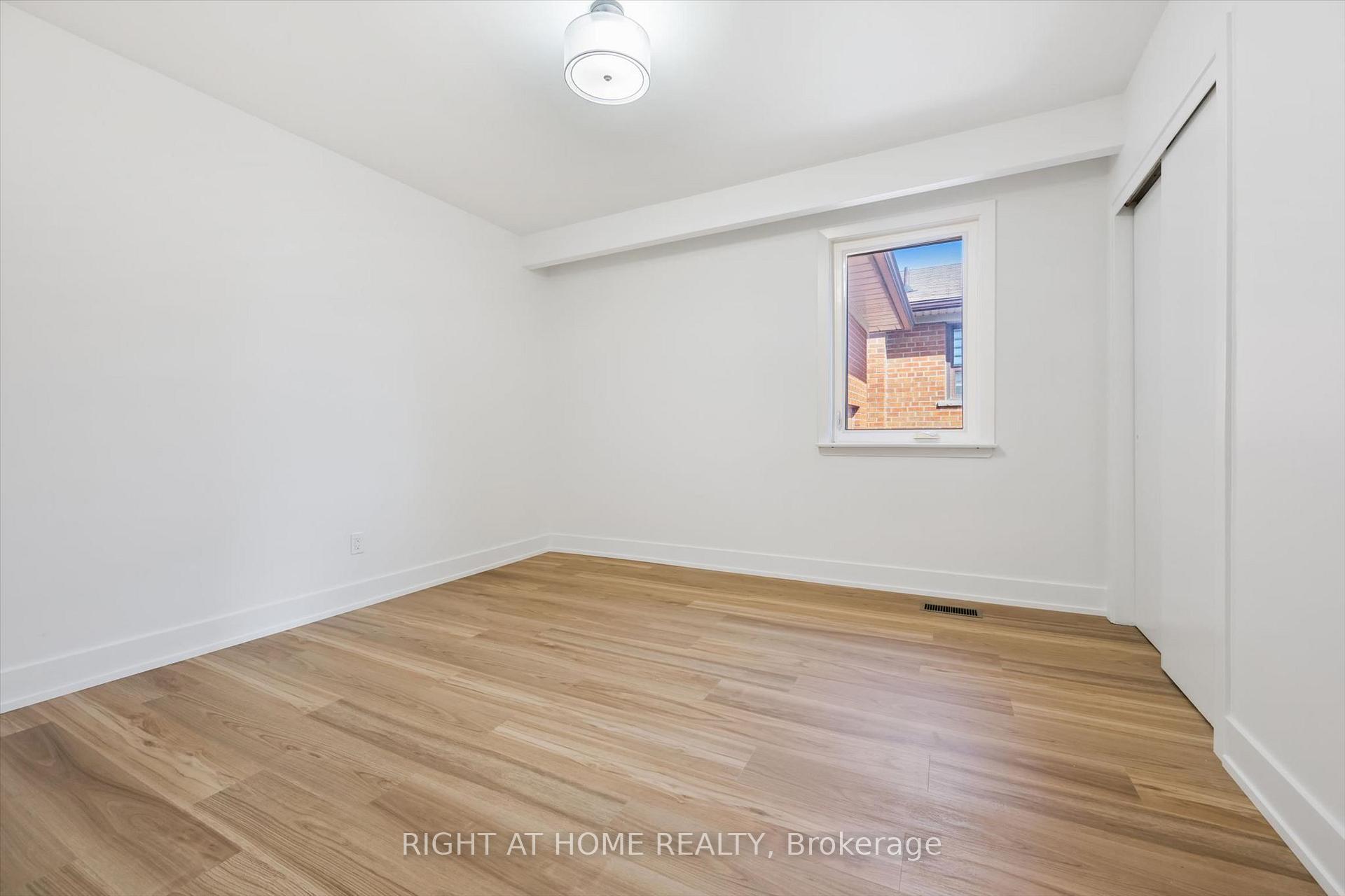 Photo 16 of 27 Jocada Road, North York, Maple Leaf — HOMEH