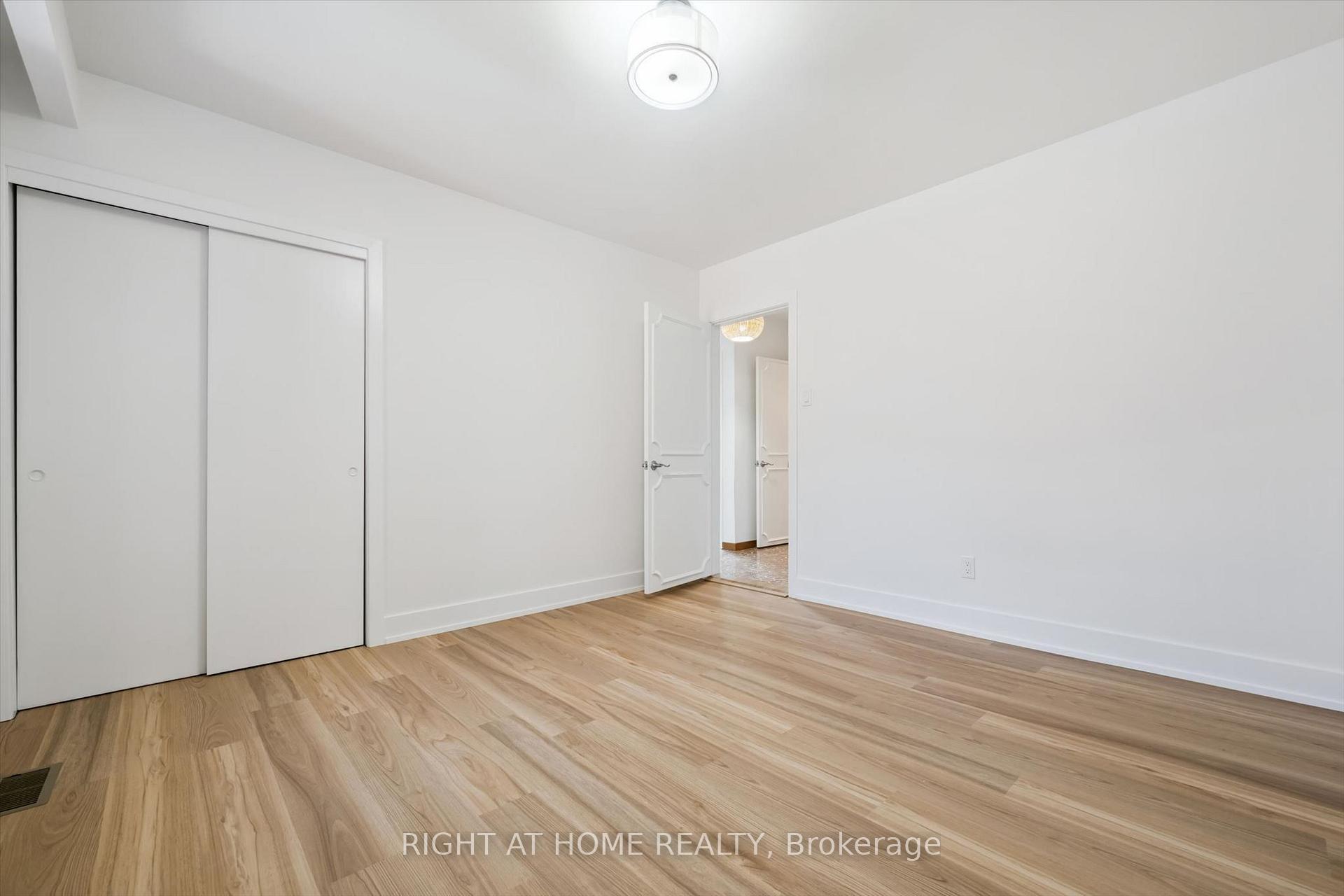 Photo 17 of 27 Jocada Road, North York, Maple Leaf — HOMEH