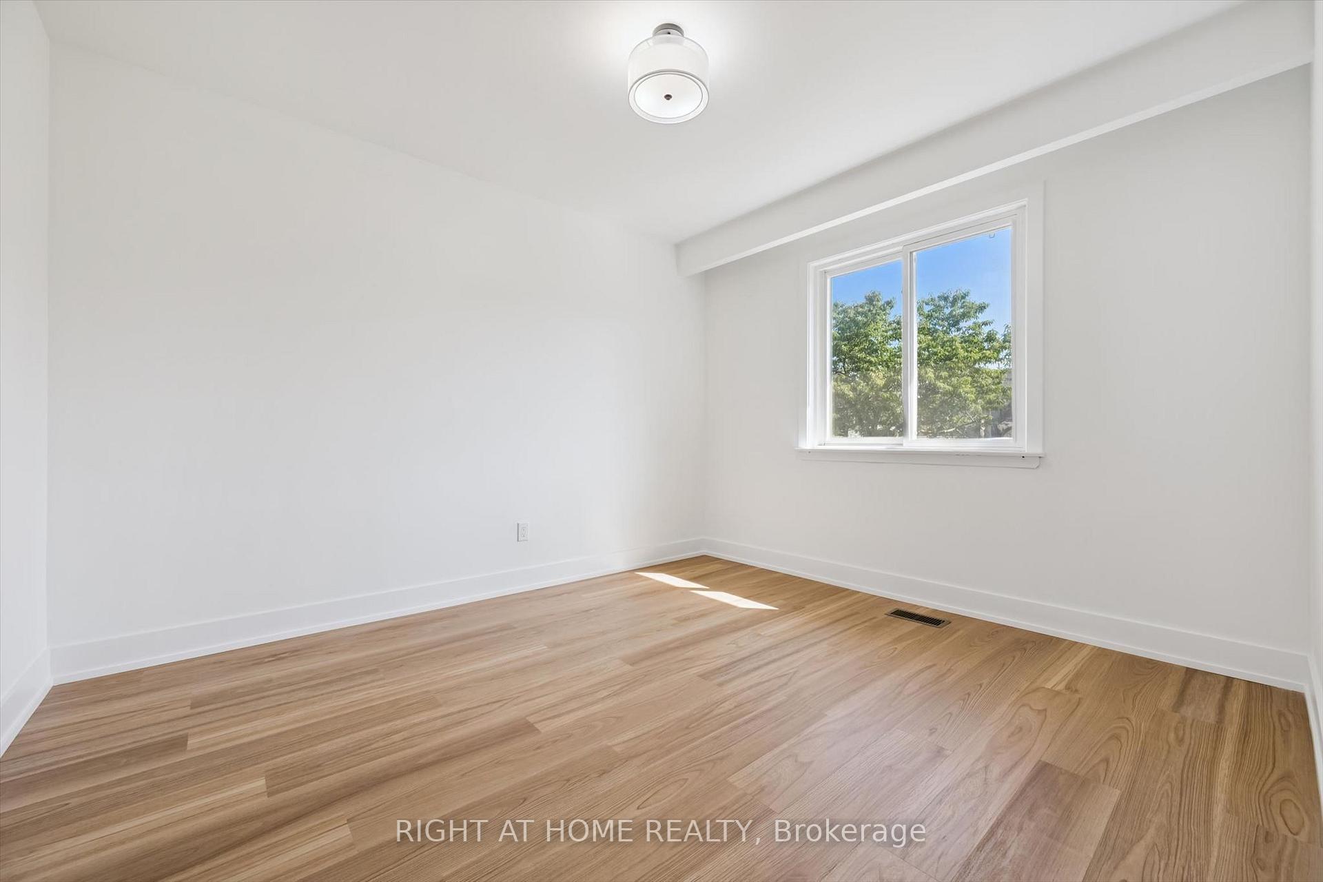 Photo 18 of 27 Jocada Road, North York, Maple Leaf — HOMEH