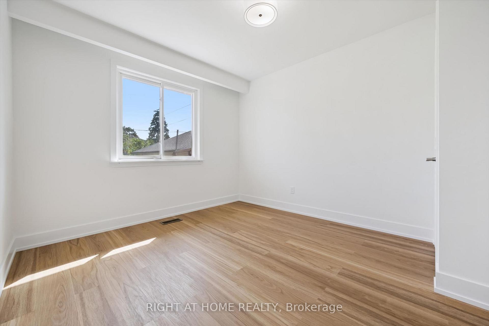 Photo 20 of 27 Jocada Road, North York, Maple Leaf — HOMEH