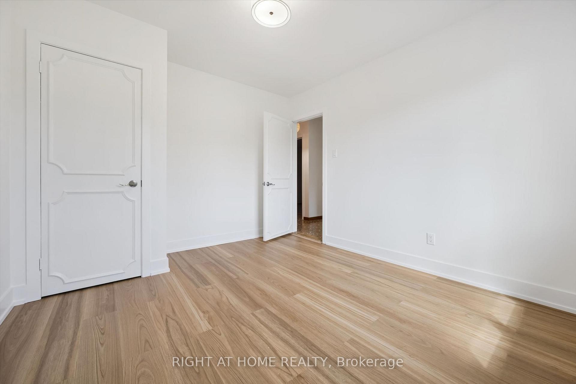 Photo 21 of 27 Jocada Road, North York, Maple Leaf — HOMEH