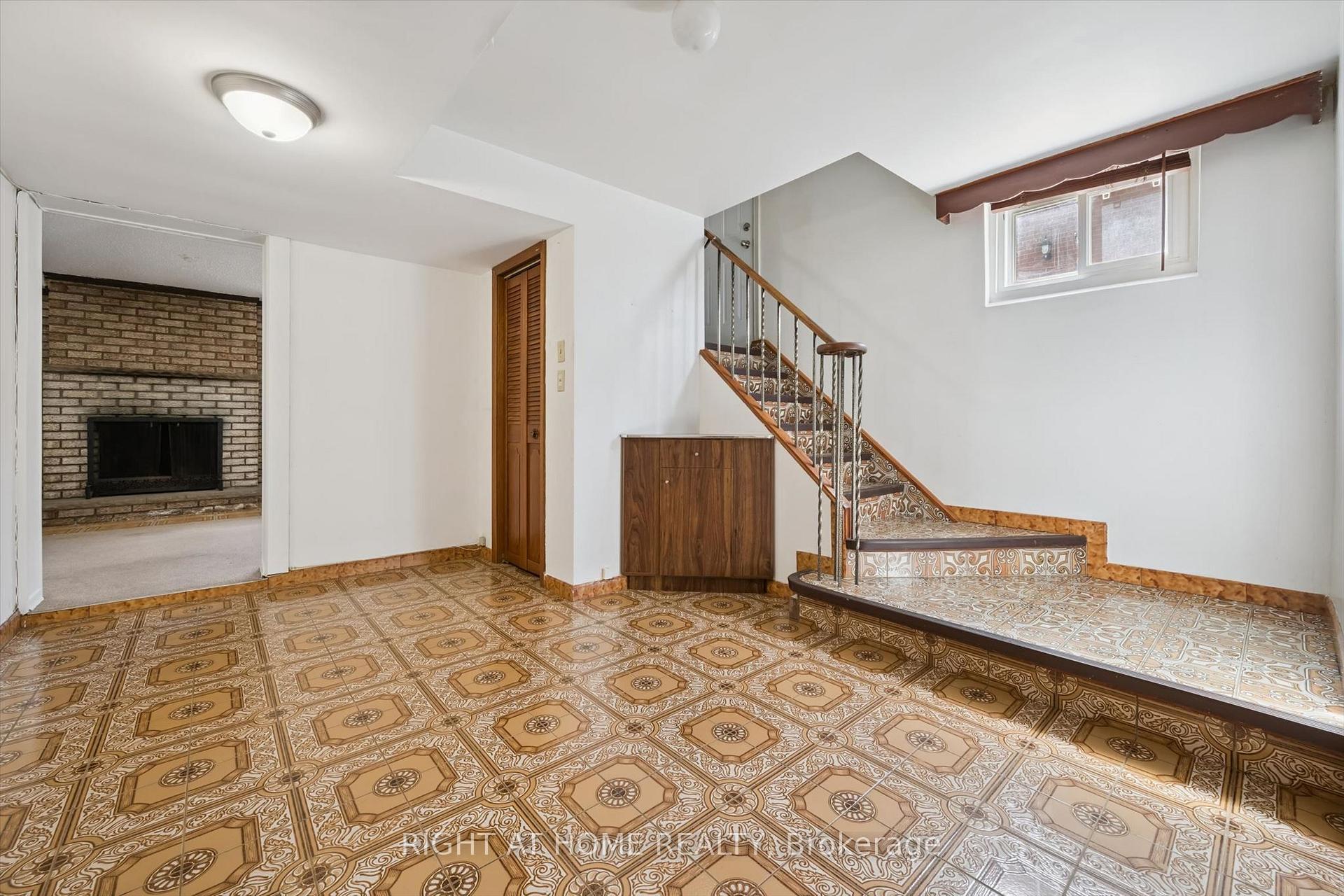 Photo 23 of 27 Jocada Road, North York, Maple Leaf — HOMEH