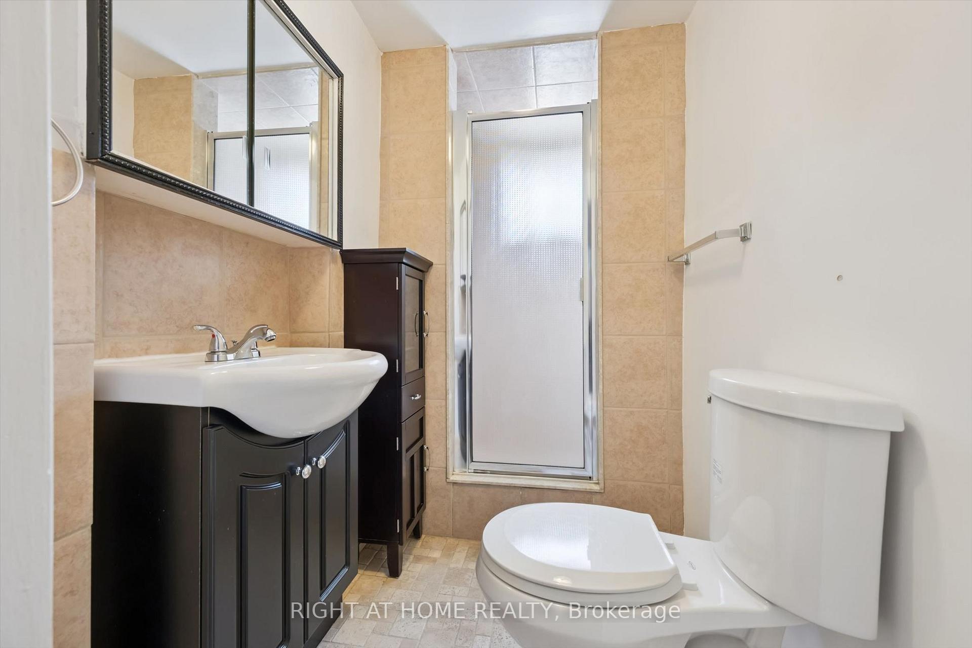 Photo 28 of 27 Jocada Road, North York, Maple Leaf — HOMEH