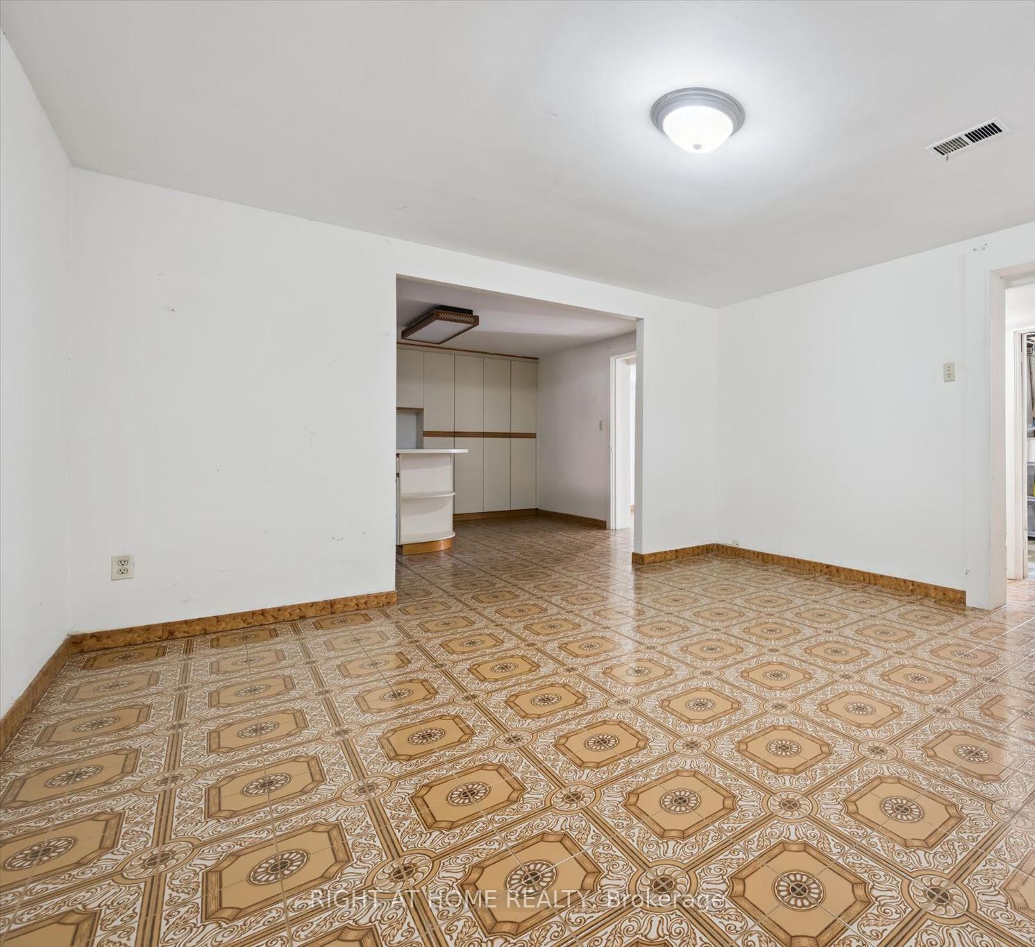Photo 29 of 27 Jocada Road, North York, Maple Leaf — HOMEH