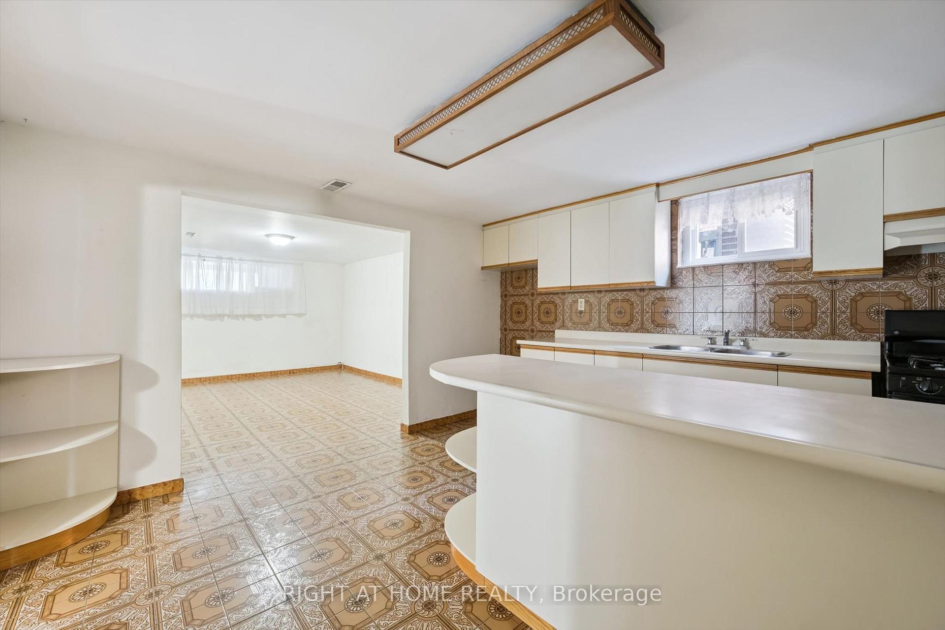 Photo 33 of 27 Jocada Road, North York, Maple Leaf — HOMEH
