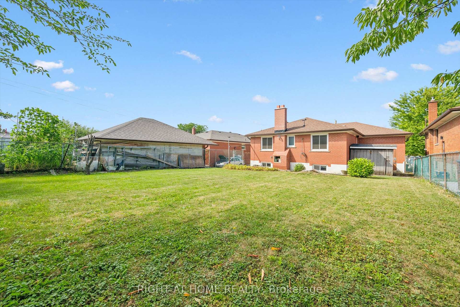 Photo 40 of 27 Jocada Road, North York, Maple Leaf — HOMEH